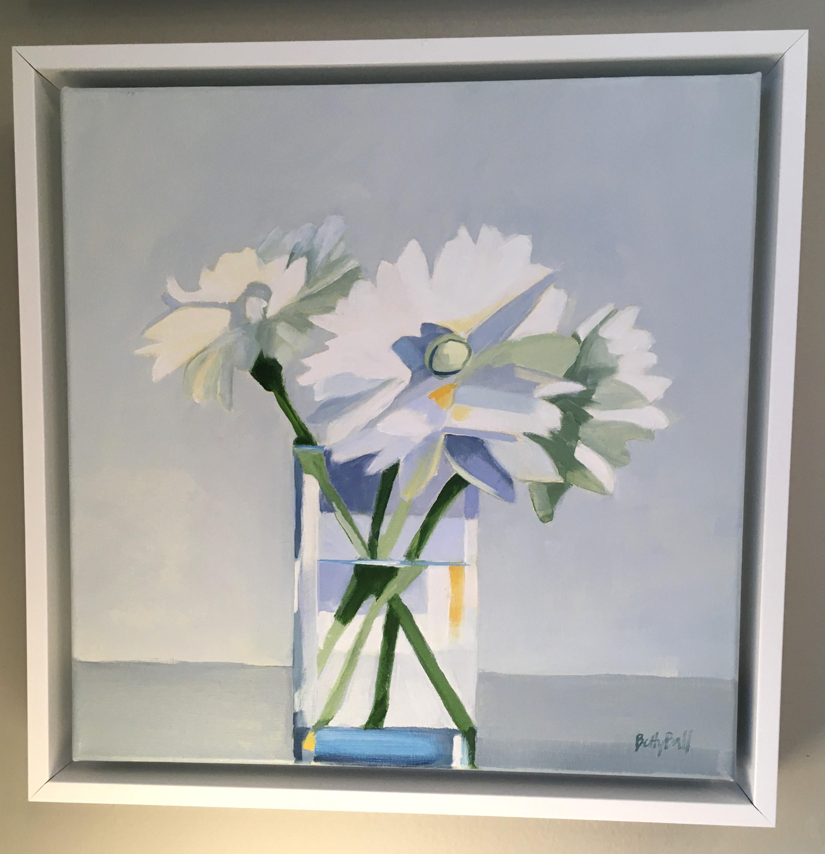 Marguerite, Gemälde, weiße Blumen, gelbe, Muttertag, Vase, Ölgemälde – Painting von Betty Ball
