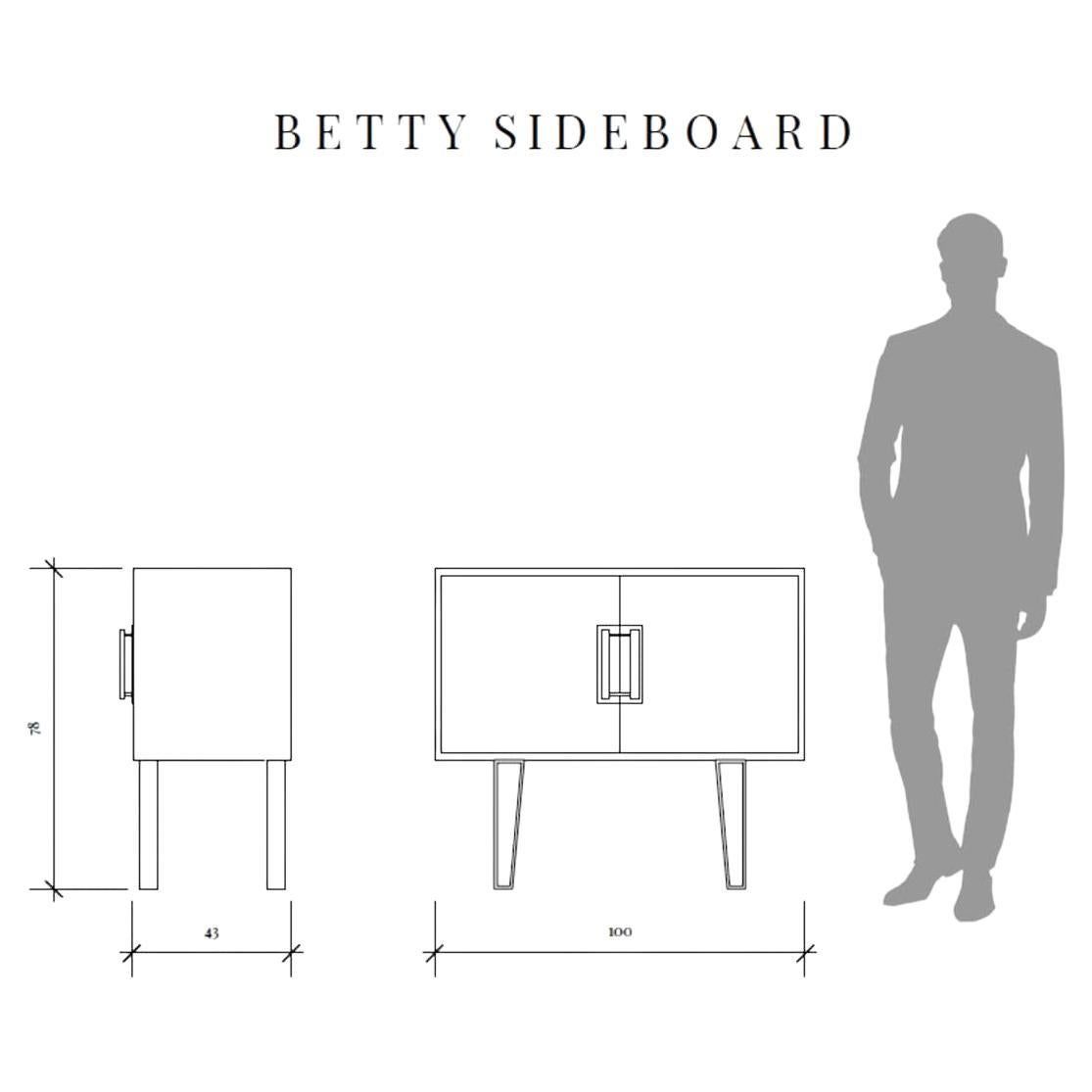 BETTY FLORAL IKAT
Entworfen von Roome LONDON und Geraldine Larkin.
Durch die gemeinsame Überzeugung, altehrwürdige Techniken im zeitgenössischen Design zu verwenden, entsteht in der Collaboration mit dem Möbelhersteller Roome LONDON die Moderne des