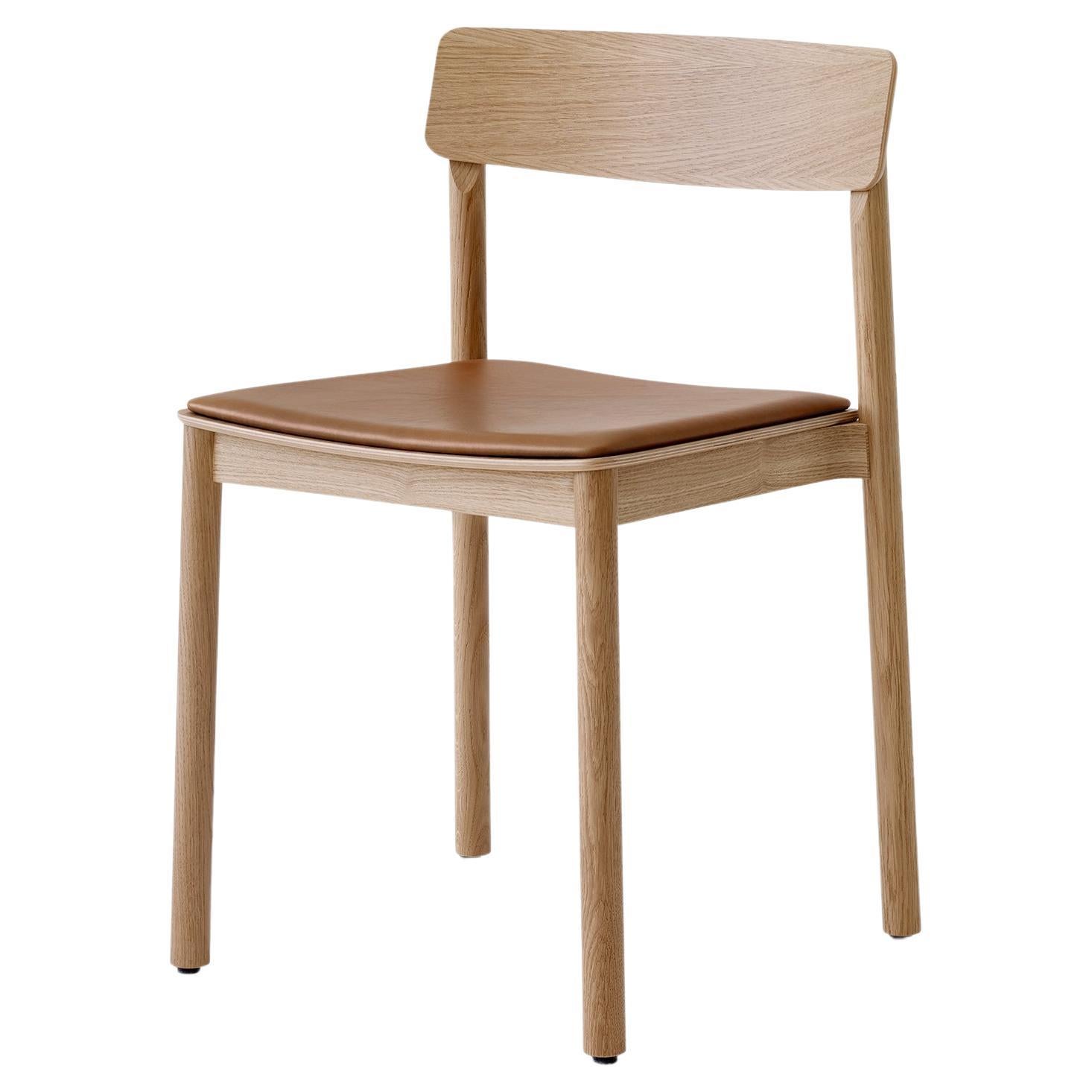 Betty Chair Tk3, in edlem Anilinleder in Cognac und Eiche-Thau 
Kallio-&Tradition