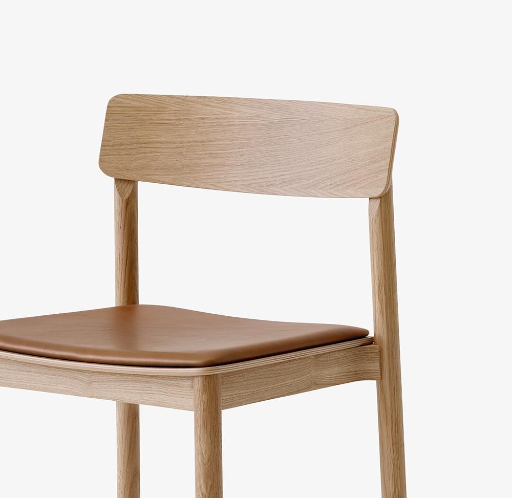 Named after the Betty Nansen theater in Copenhagen, this chair boasts an exceptionally durable construction. 
Crafted from solid oak, with an upholstered seat, its simple design promises outstanding comfort. 
The chair is made from solid wood with