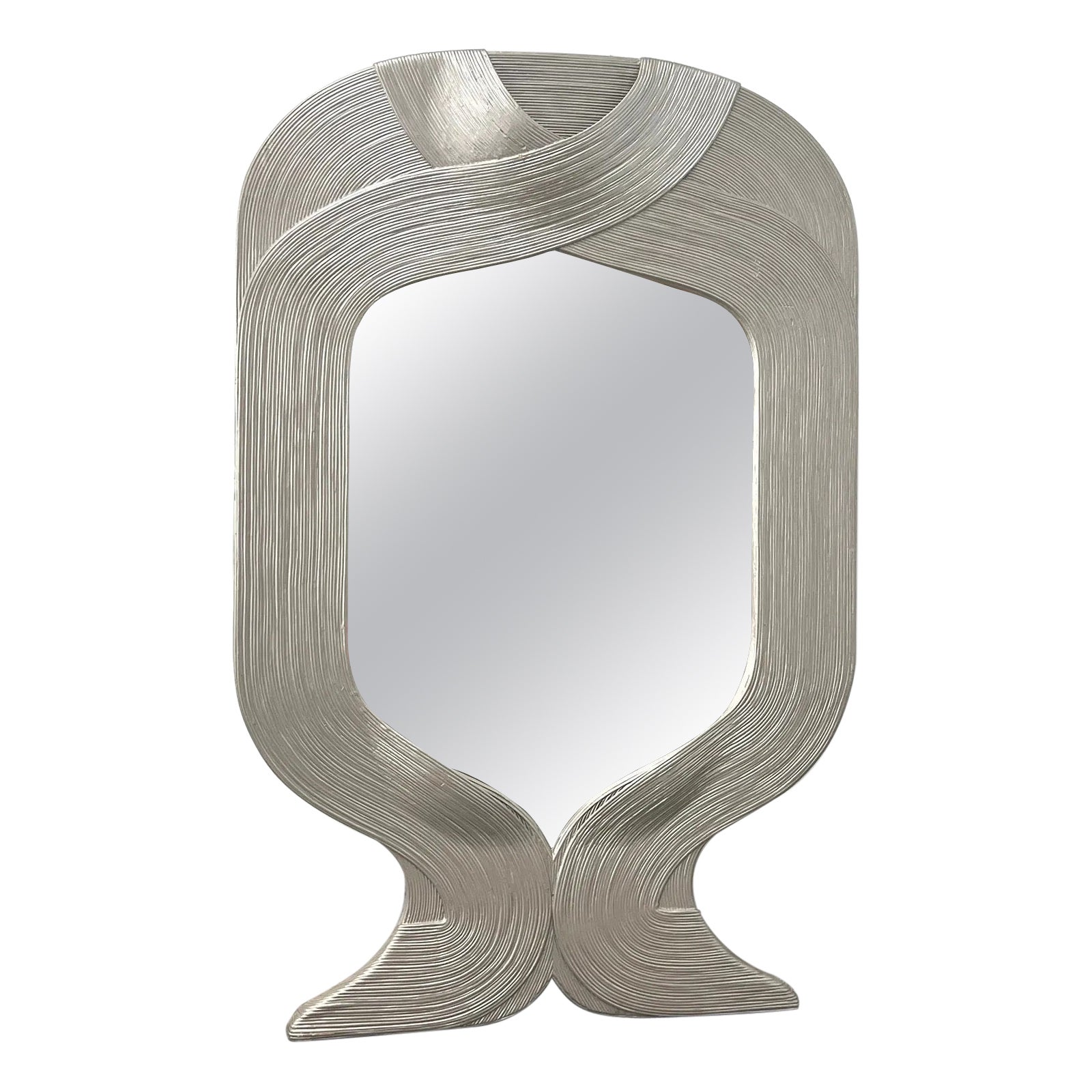Betty Cobonpue Grand miroir mural en forme de crayon en finition Silver Leaf en vente