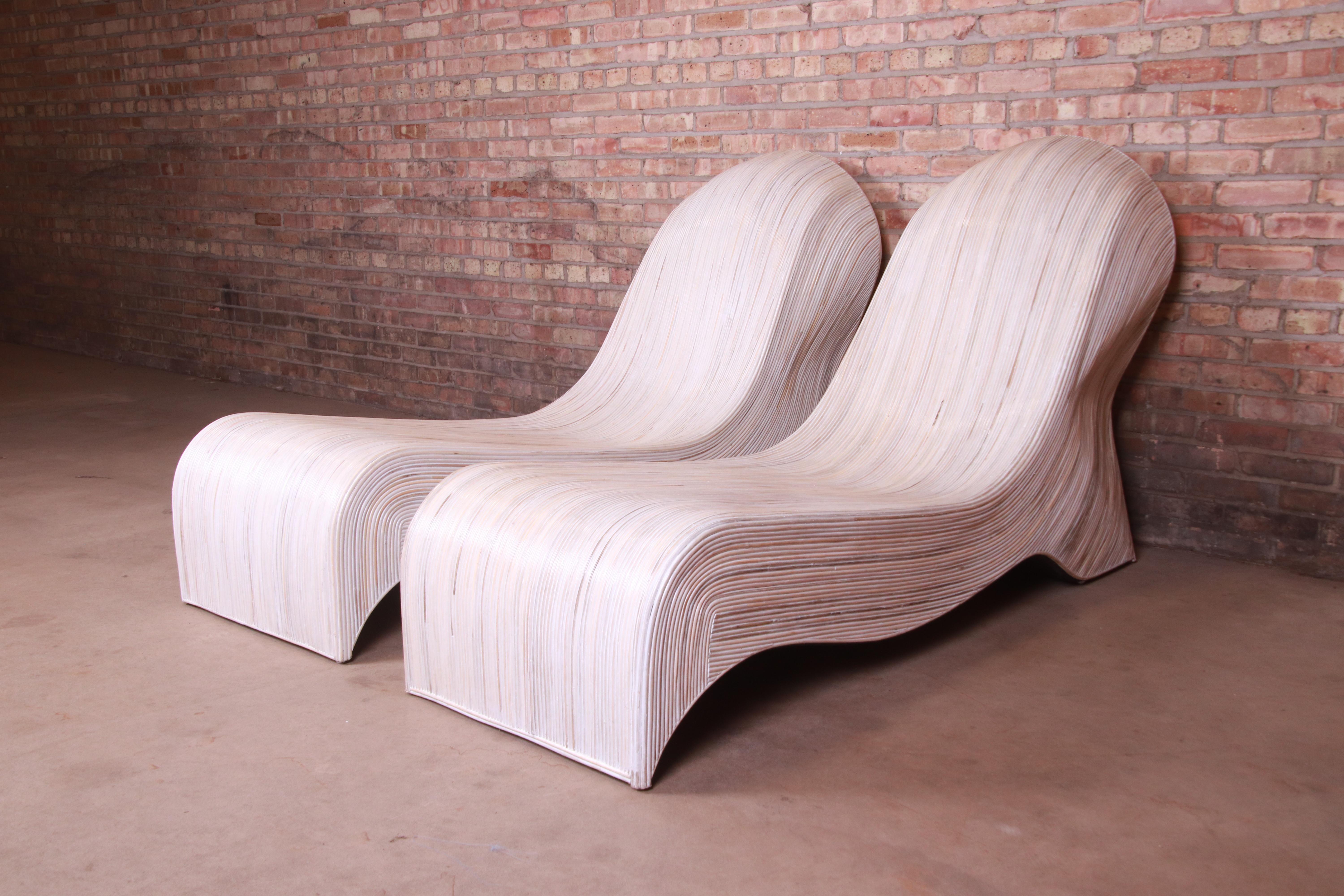 A gorgeous pair of sculptural organic modern split reed rattan chaise lounges

By Betty Cobonpue

1980s

Measures: 25.5