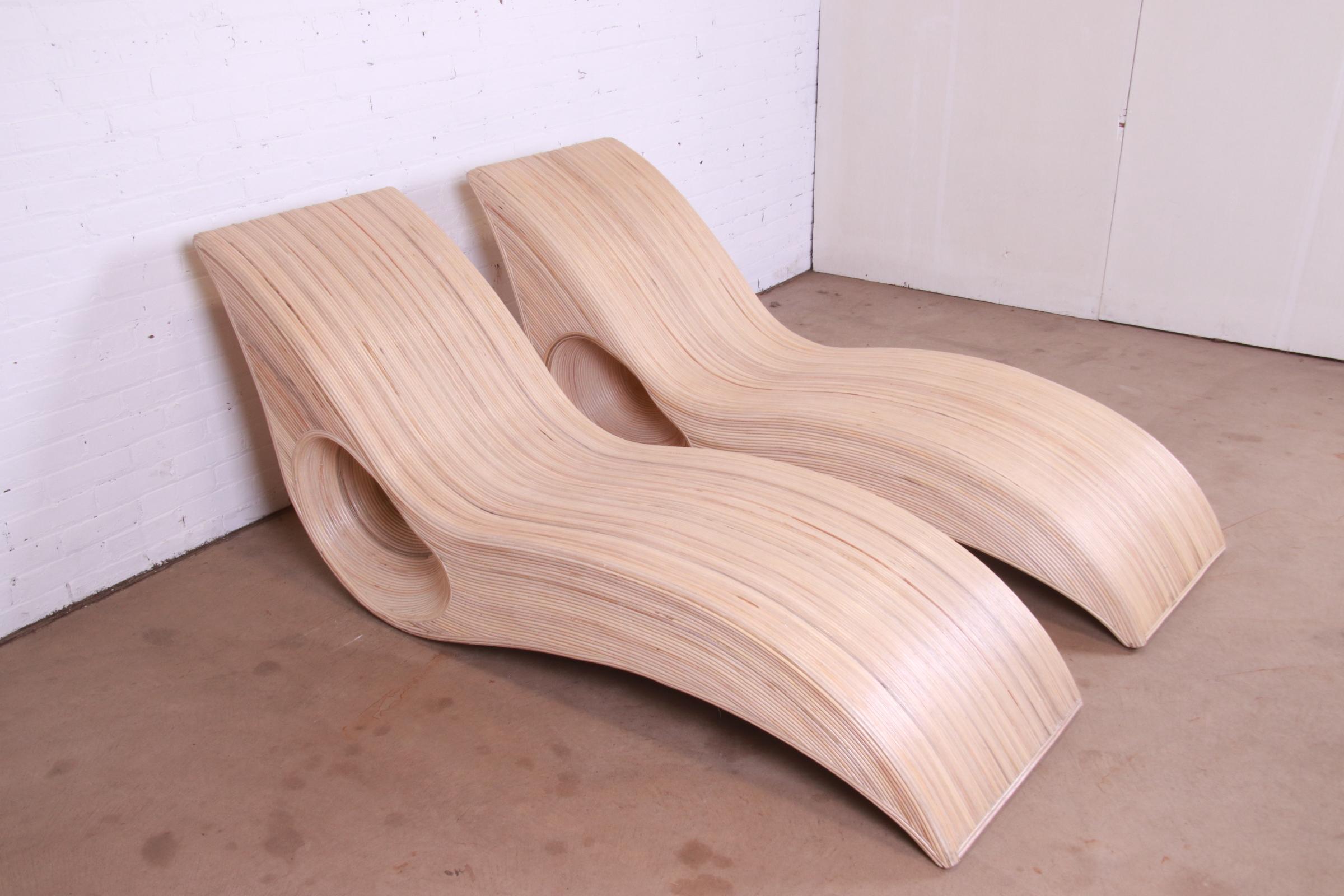 Betty Cobonpue Skulpturale Rattan-Sessel aus gespaltenem Schilf, Paar im Zustand „Gut“ im Angebot in South Bend, IN