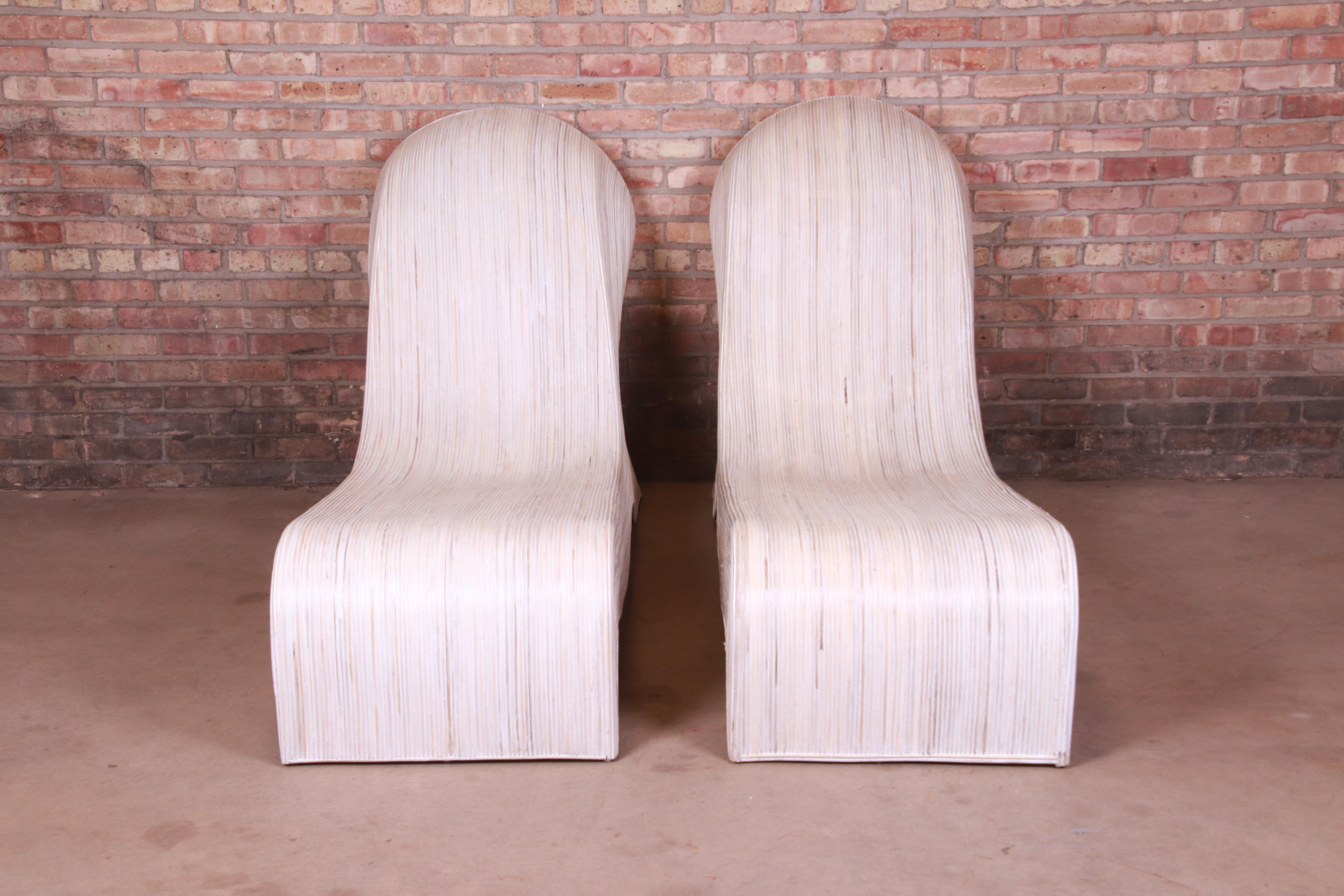 Betty Cobonpue Skulpturale Rattan-Sessel aus gespaltenem Schilf, Paar (20. Jahrhundert) im Angebot