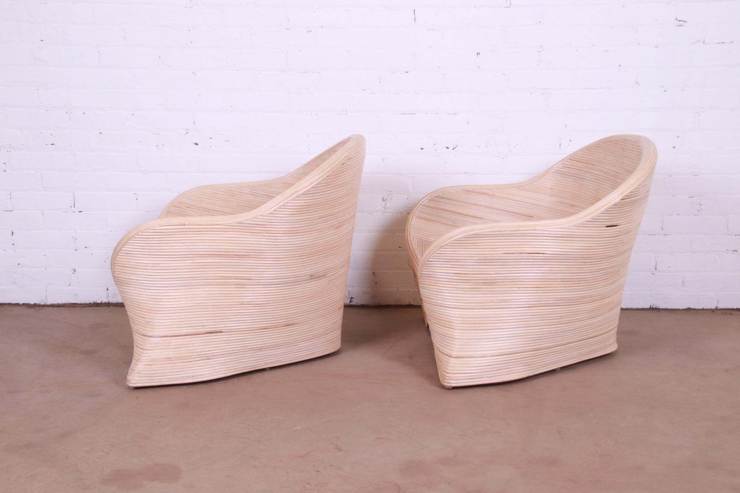 Paire de chaises longues sculpturales en rotin fendu, Betty Cobonpue en vente 7