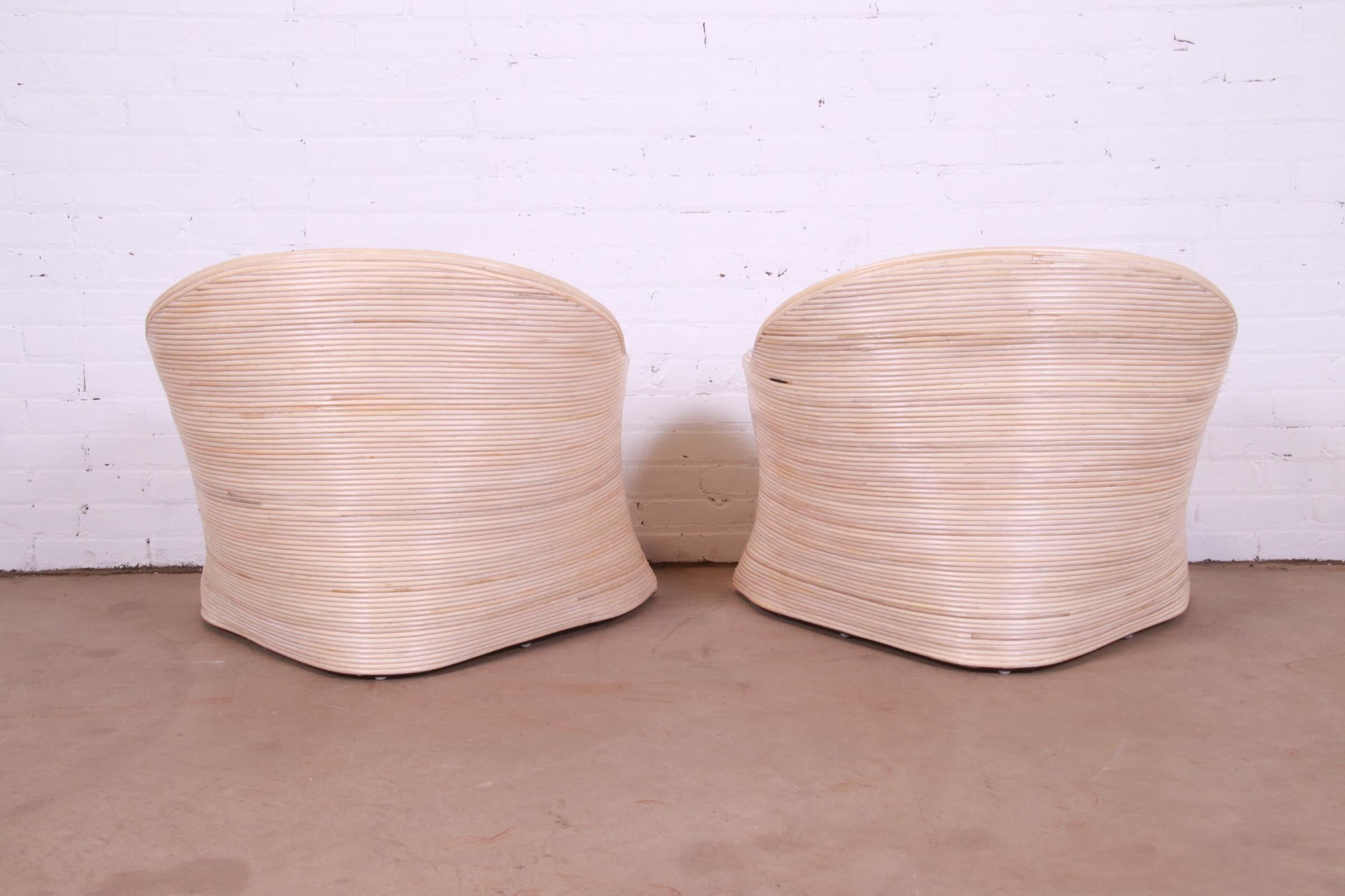 Paire de chaises longues sculpturales en rotin fendu, Betty Cobonpue en vente 8