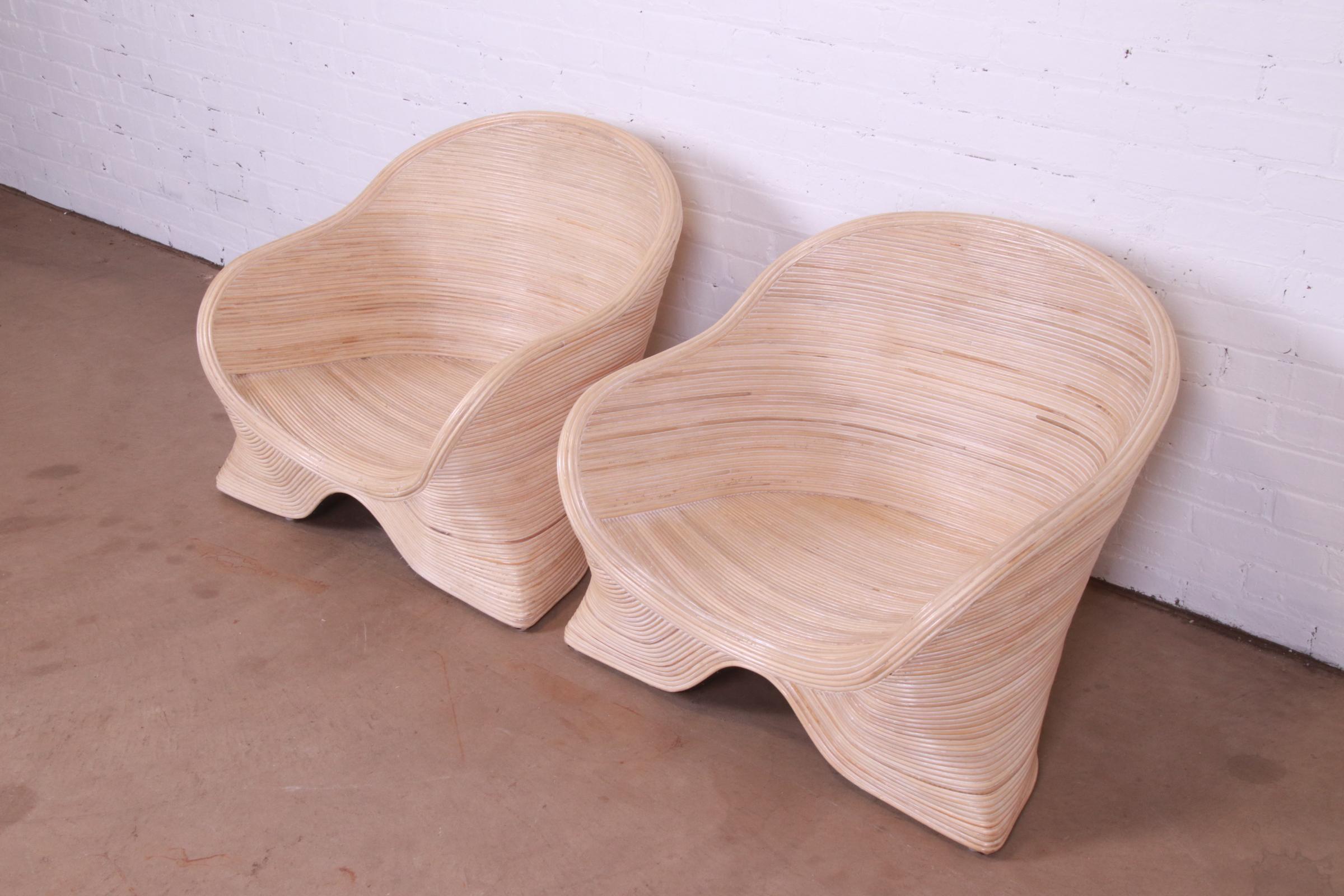 Paire de chaises longues sculpturales en rotin fendu, Betty Cobonpue en vente 1