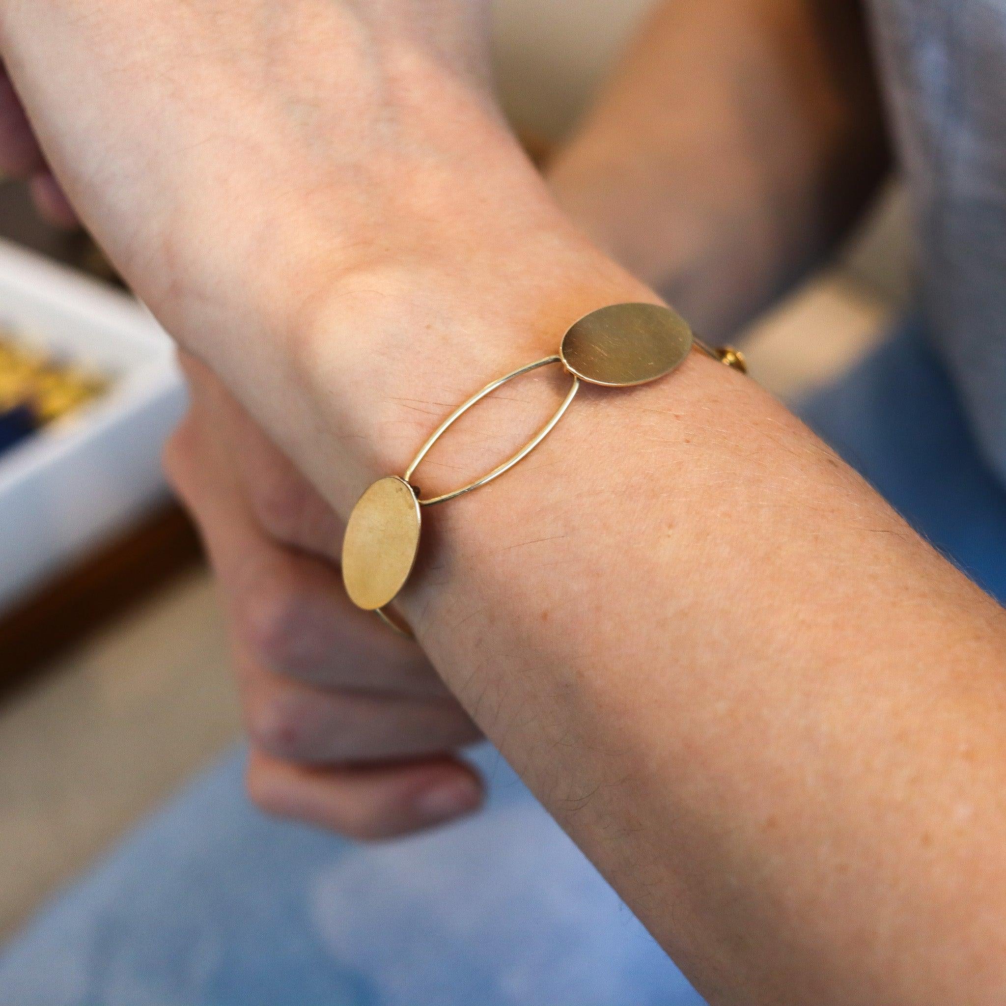 A bracelet designed by Betty Cock. (1924-2025)

This is a fabulous a rare geometric bracelet created by the artist-jeweler Betty Cooke. The sculptural bracelet has been crafted with eight oval elements, made up in solid yellow gold of 14 karats with