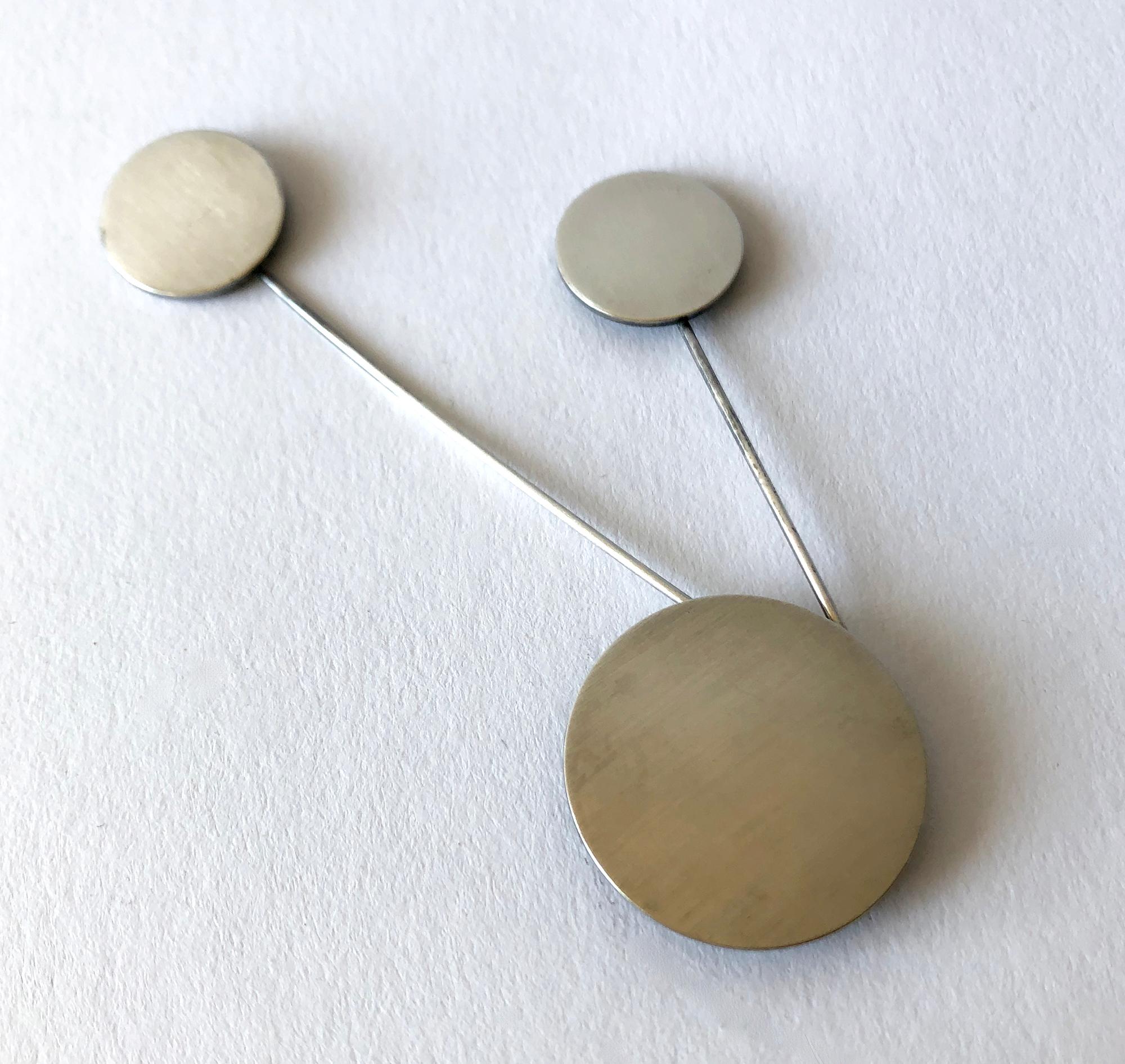 Betty Cooke Brushed Sterling Silver American Modernist Kinetic Disc Brooch In Good Condition In Palm Springs, CA