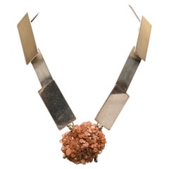 Collana in argento di Betty Cooke con sfera di cristallo di geode