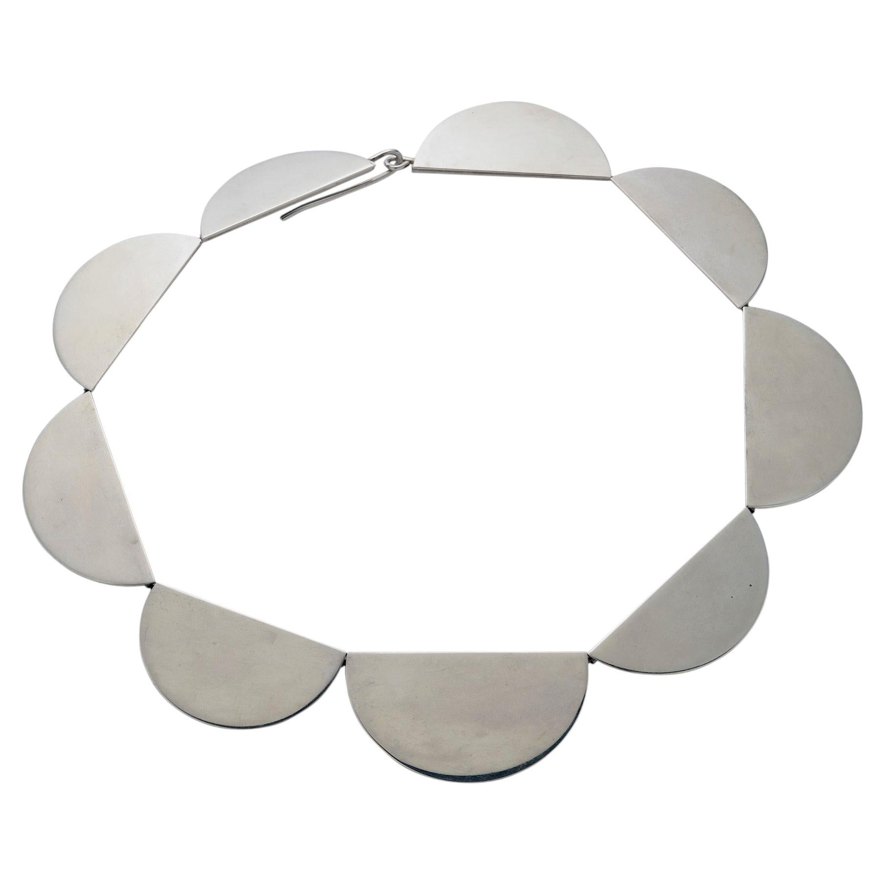 Collana "Petals" in argento sterling di Betty Cooke