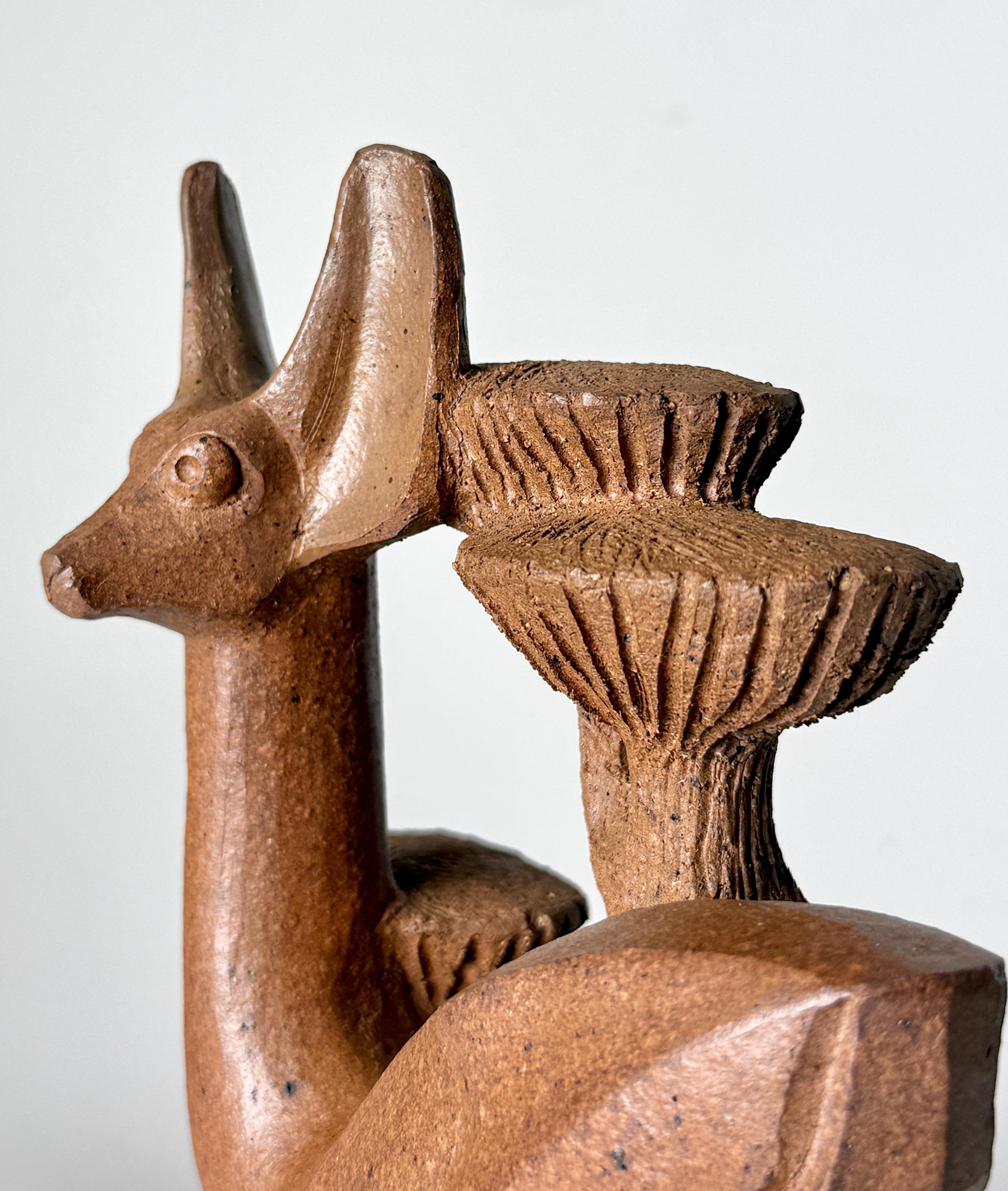 Mid-Century Modern Betty Davenport Ford Sculpture moderniste en céramique représentant un cerf, Californie moderne années 1950 en vente