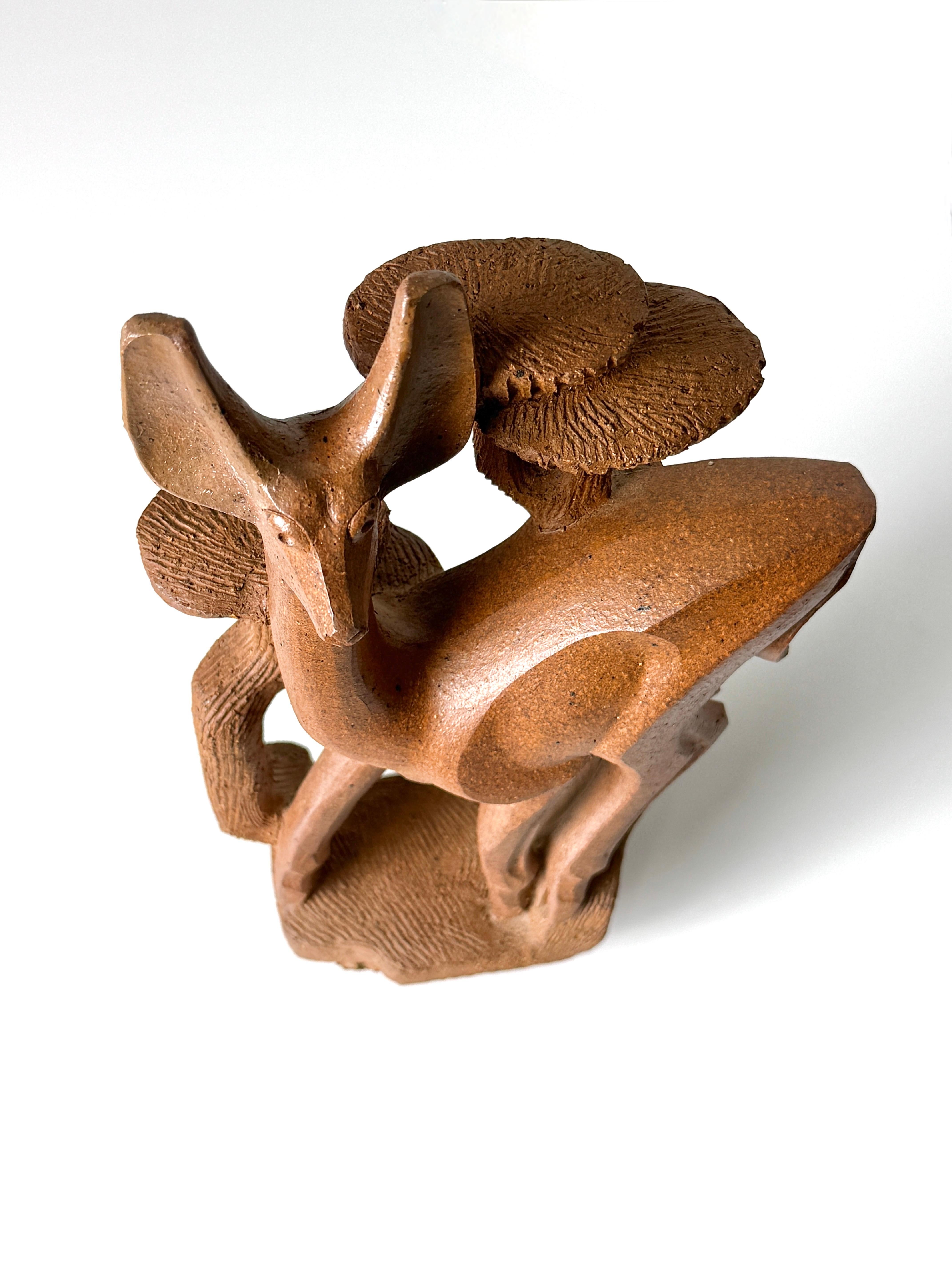 Américain Betty Davenport Ford Sculpture moderniste en céramique représentant un cerf, Californie moderne années 1950 en vente