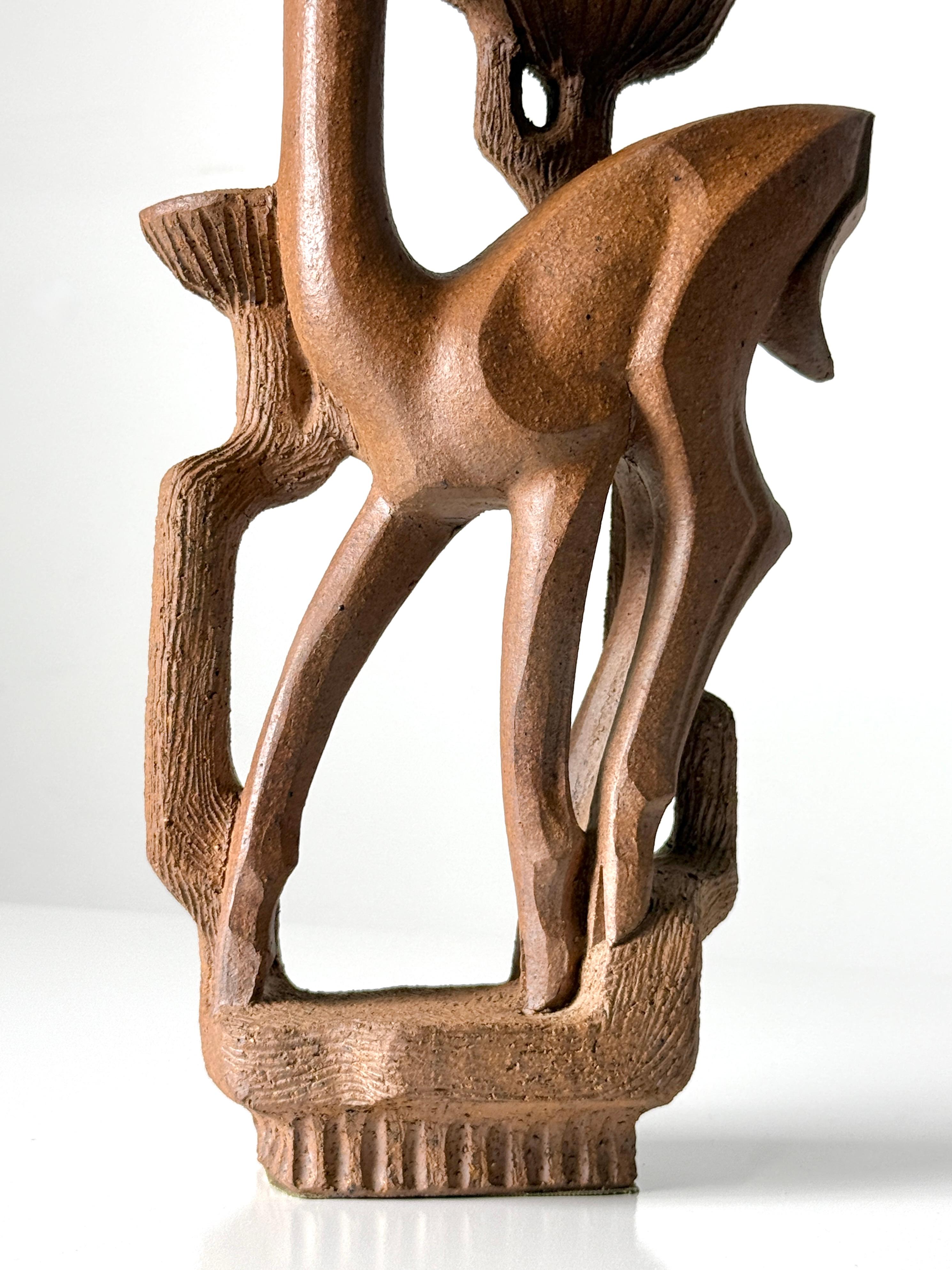 Milieu du XXe siècle Betty Davenport Ford Sculpture moderniste en céramique représentant un cerf, Californie moderne années 1950 en vente
