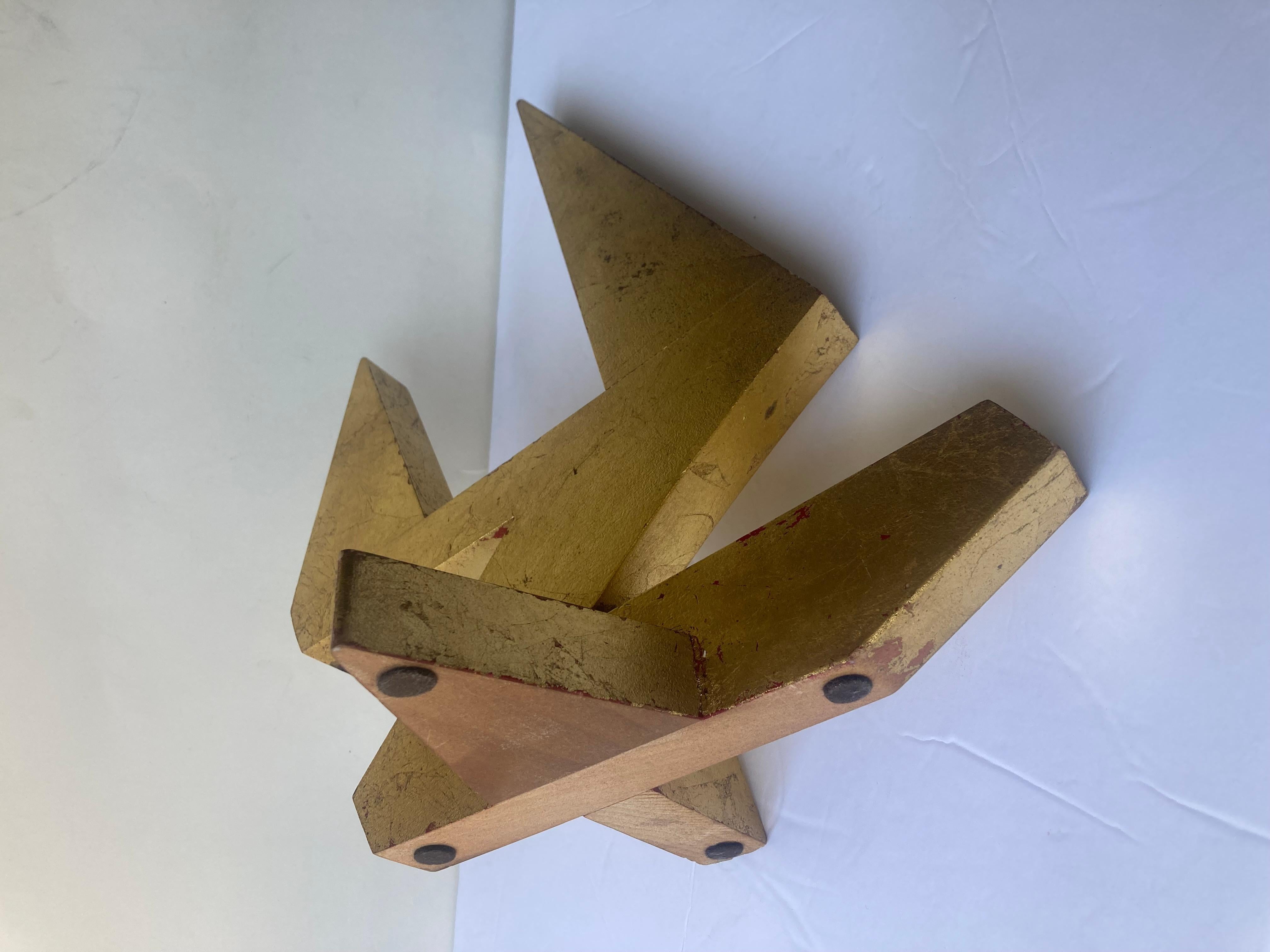 Américain Betty Gold  géométrique abstrait  Bois et feuilles d'or  Sculpture moderne . en vente