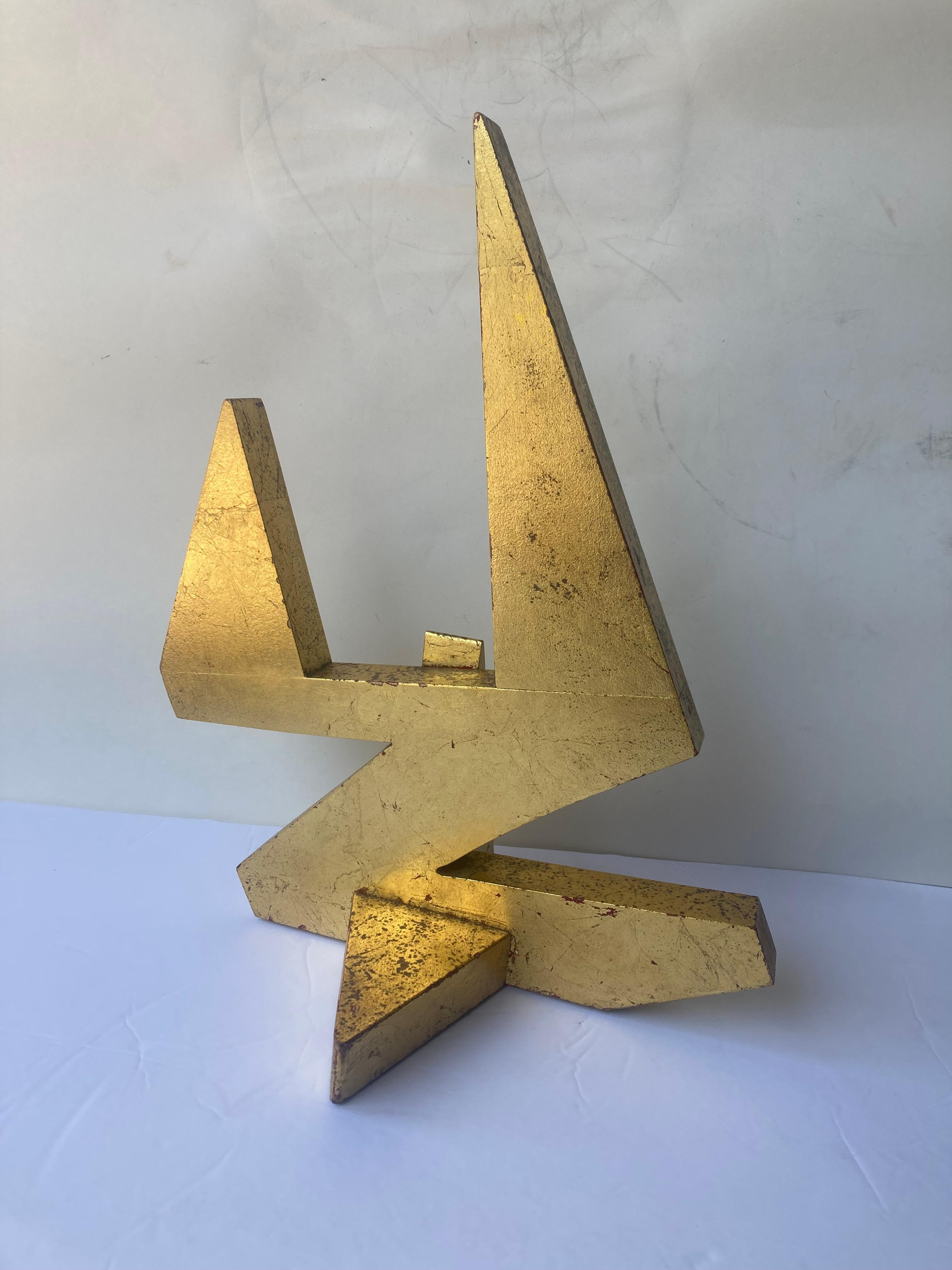 Fait main Betty Gold  géométrique abstrait  Bois et feuilles d'or  Sculpture moderne . en vente
