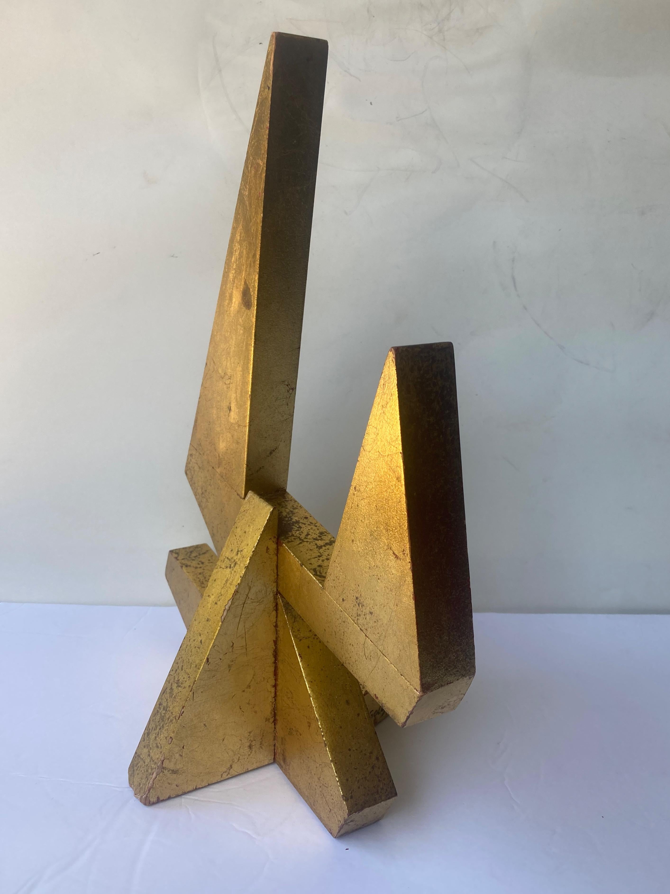 Betty Gold  géométrique abstrait  Bois et feuilles d'or  Sculpture moderne . Bon état - En vente à Los Angeles, CA