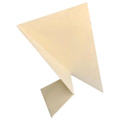 Betty Gold Große geometrische Stahlskulptur aus Gold