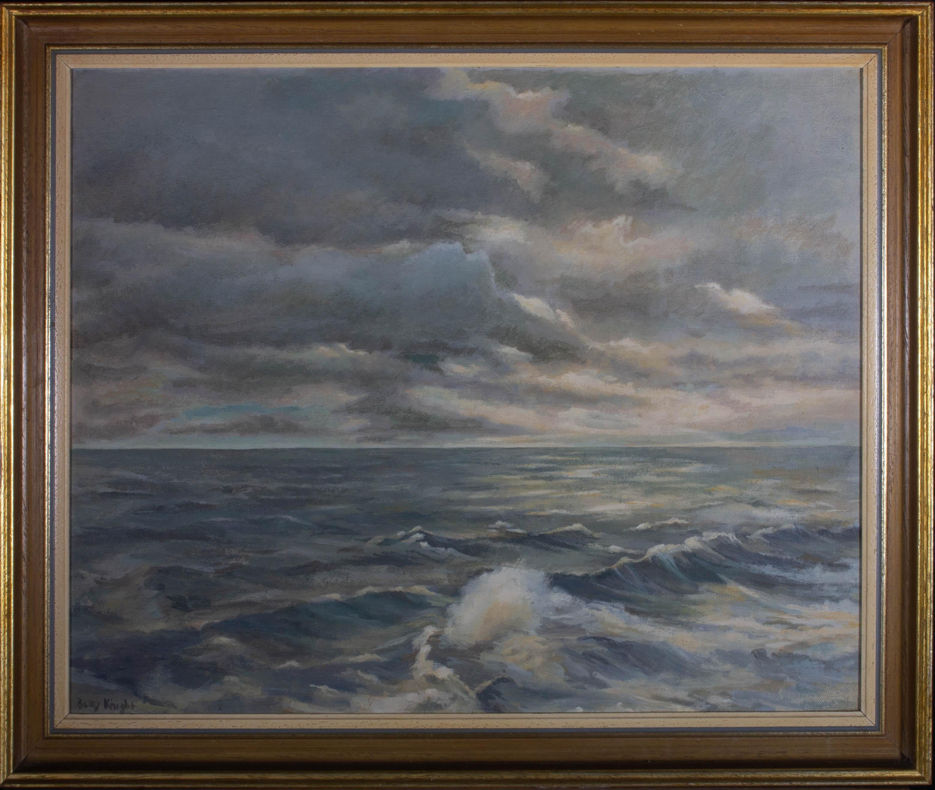 Una escena apacible que representa un paisaje marino contra un cielo nublado. El sol se asoma entre las nubes cuando empieza a ponerse en el horizonte. Firmado en la parte inferior izquierda. Enmarcado. A bordo.
