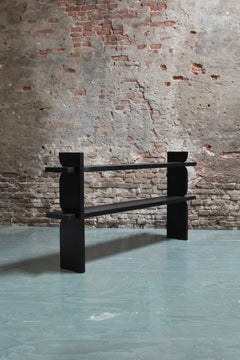 Between a Rock and Hard Place-Konsole aus schwarz gebeiztem Eschenholz, Maria Tyakina