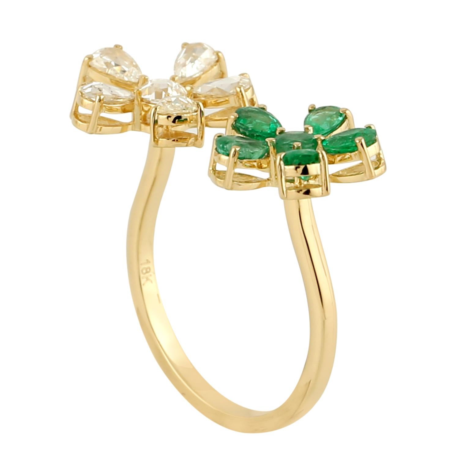 Mixed Cut Between The Finger Rose Cut Diamond & Emerald Flower Ring In 18k Yellow Gold For Sale