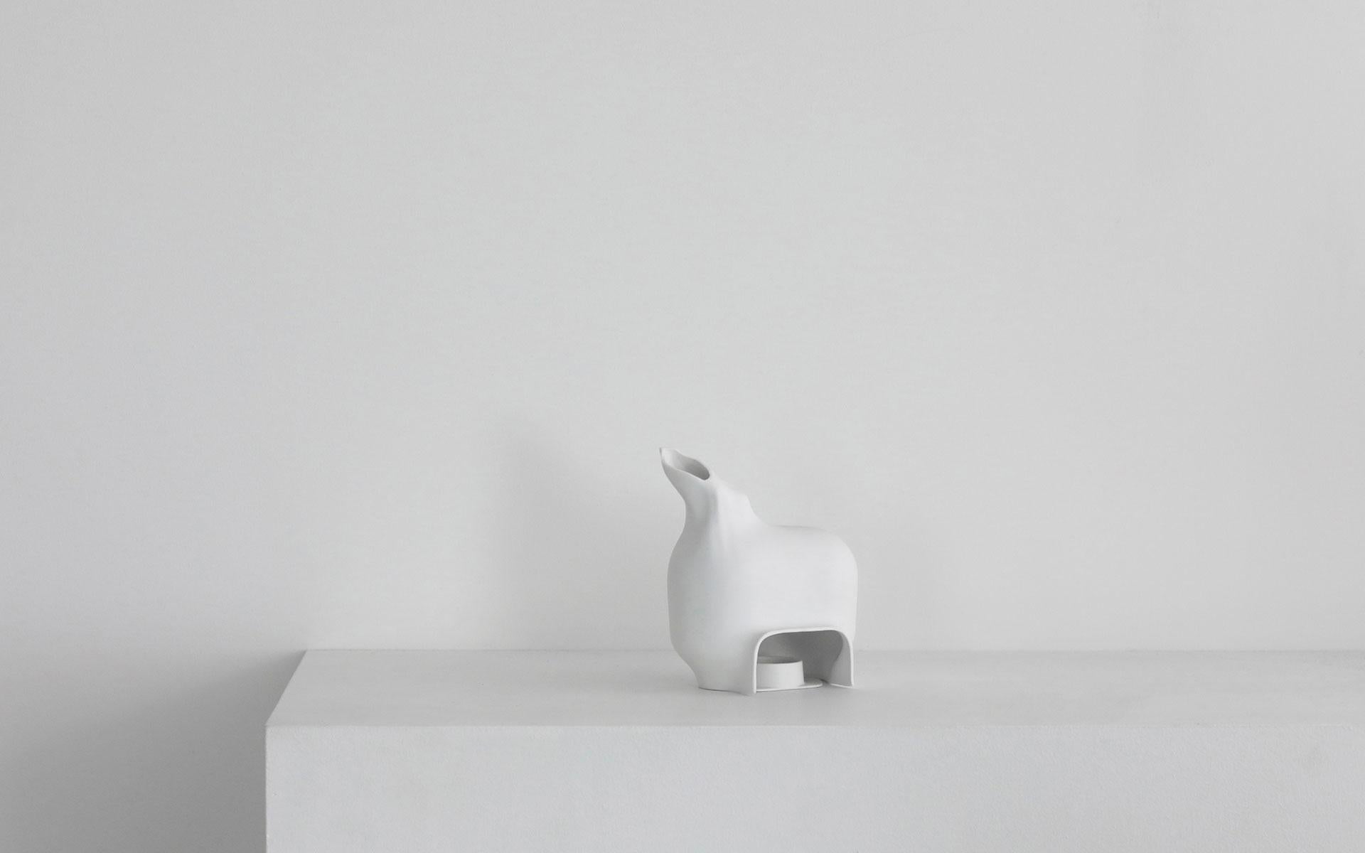 betweenShadows S Horizontal is a candle-holder in Limoges Porcelain Bisque.
This piece has two sizes (S and M) in horizontal or vertical versions each, everything sold individually. 

These candle holders are alcoves for dreaming. Covered in a