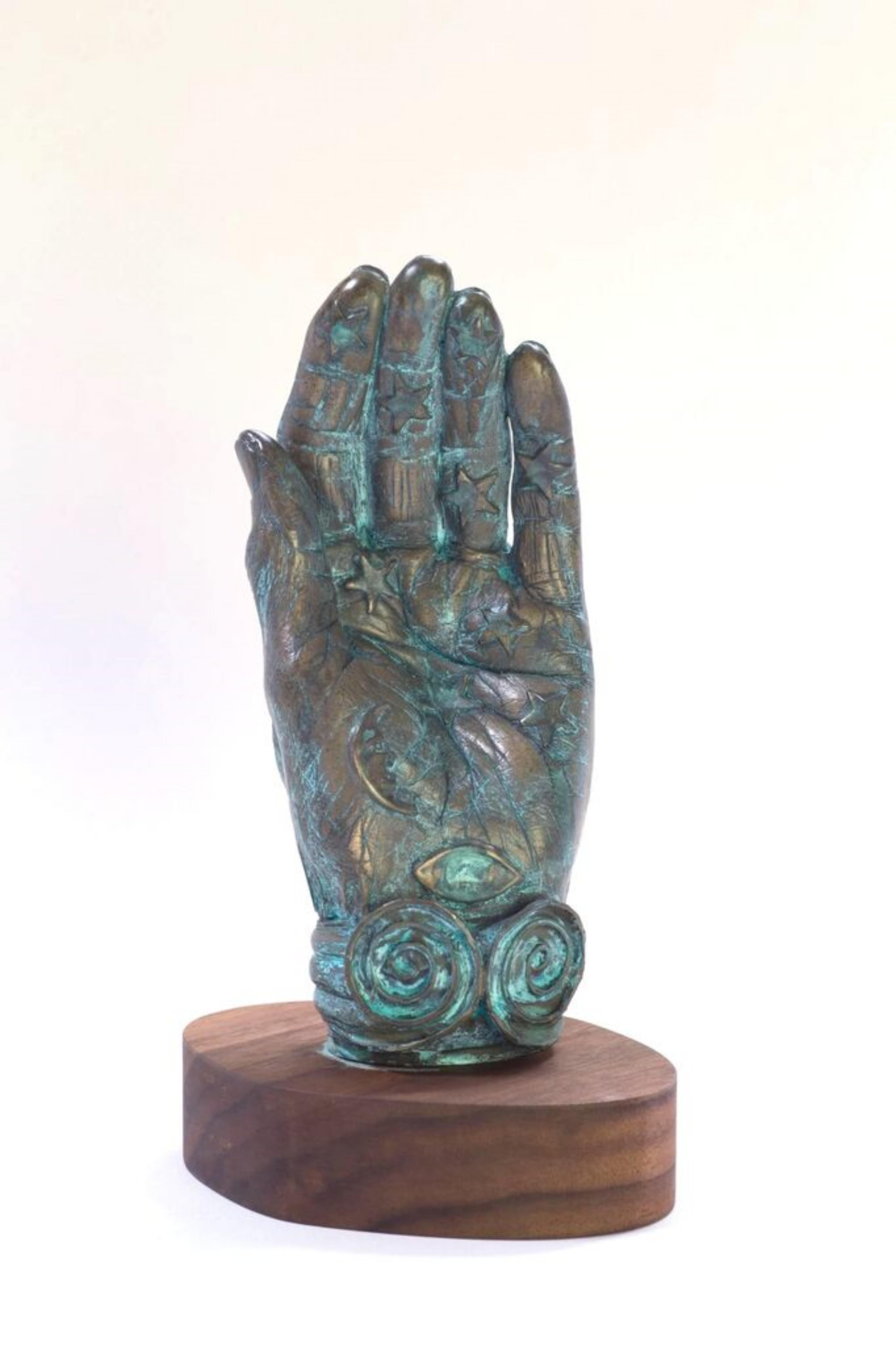 Un puñado de estrellas, escultura de bronce patinado con base de nogal, edición firmada - Sculpture de Betye Saar