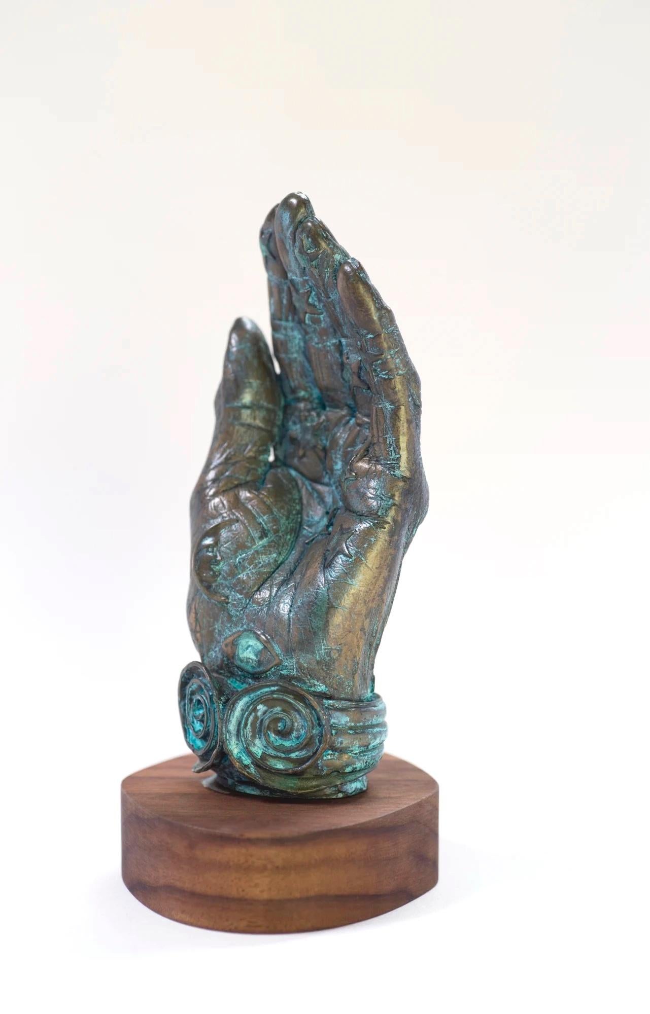 Un pu�ñado de estrellas, escultura de bronce patinado con base de nogal, edición firmada - Abstract Sculpture Marrón de Betye Saar
