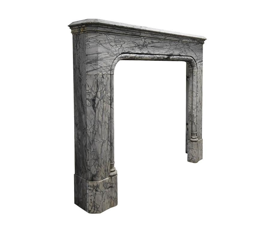 Beuatiul French Paonazzetto Marble fireplace from the 19th Century In Fair Condition In Udenhout, NL