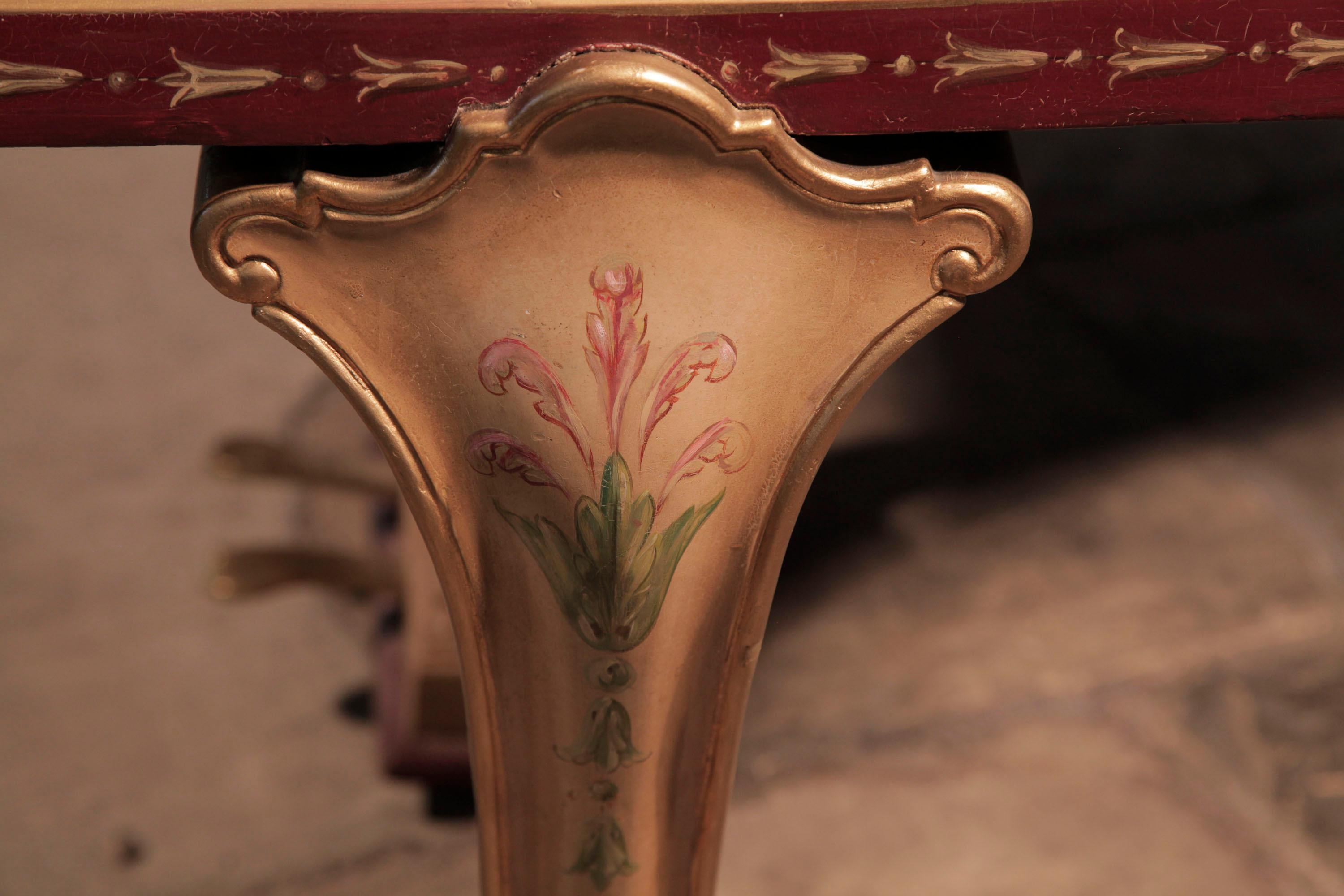 Laiton Beuloff Baby Grand Piano Cabriole Legs peints à la main motifs classiques dorés en vente
