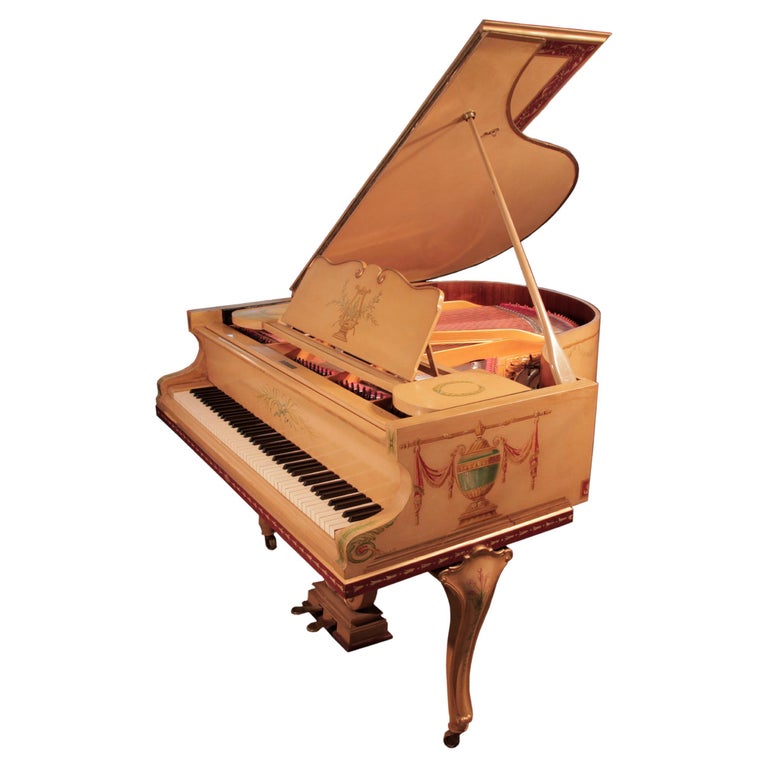 Beuloff Baby Grand Piano Cabriole Legs peints à la main motifs classiques  dorés En vente sur 1stDibs