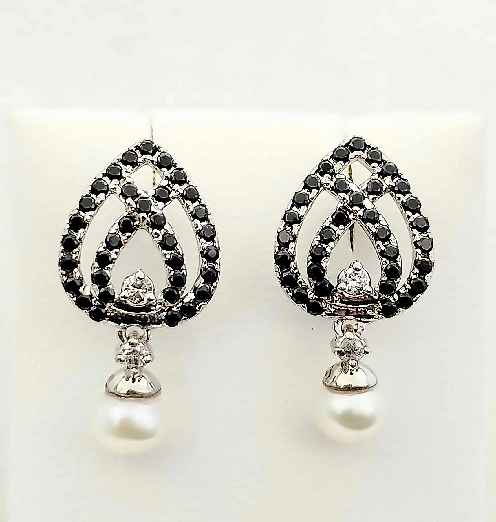 Beutifull Pearl Earrings In New Condition For Sale In נתניה, IL