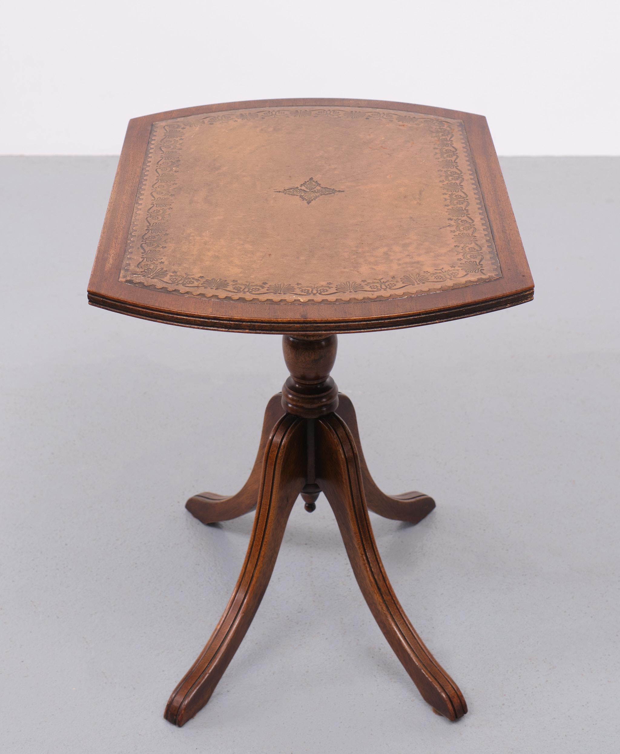 Anglais Bevan Funell  Reprodux  plateau inclinable  Table à vin  Angleterre des années 1970 en vente