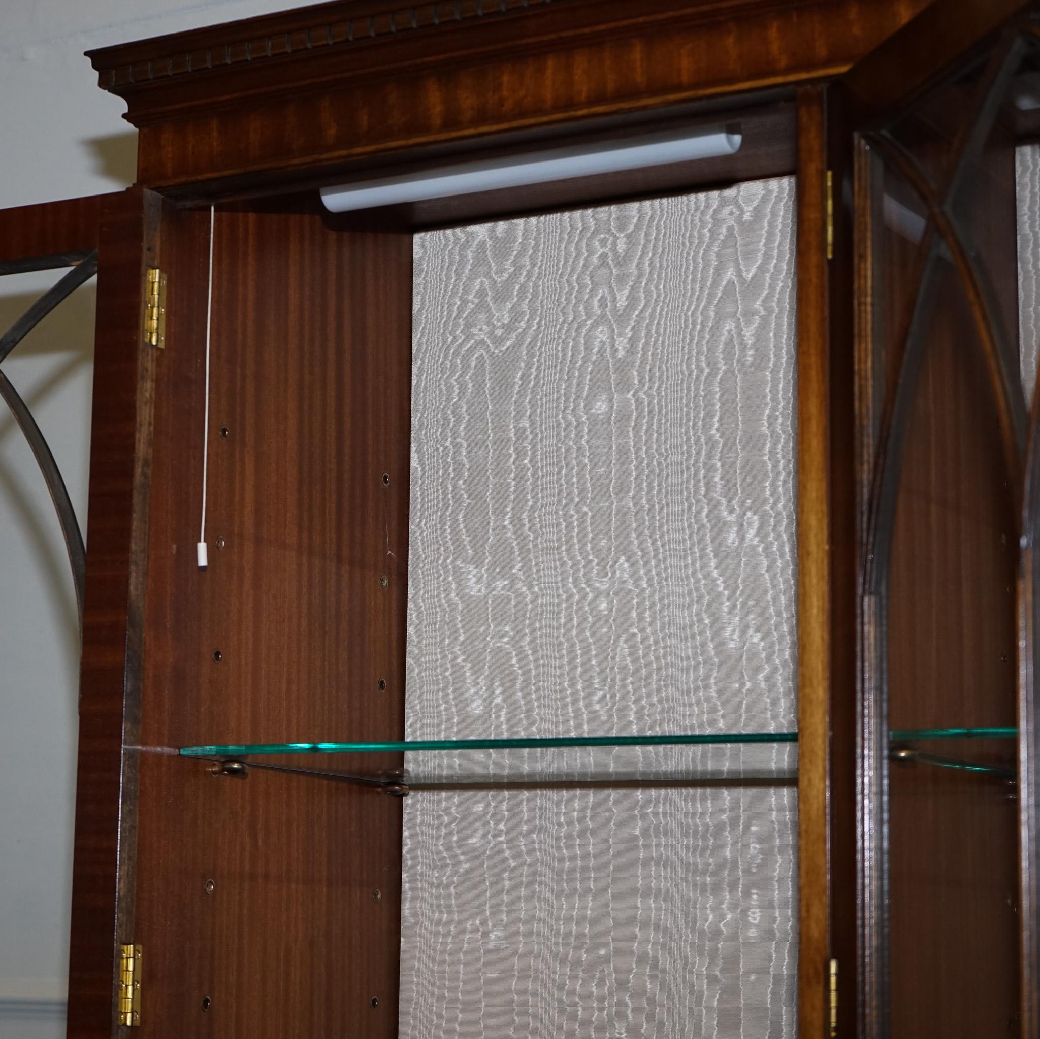 BEVAN FUNNEL STYLE GEORGIAN DISPLAY CABINET BOOKCASE GLASS SHELVES AND LiGHTS en vente 3