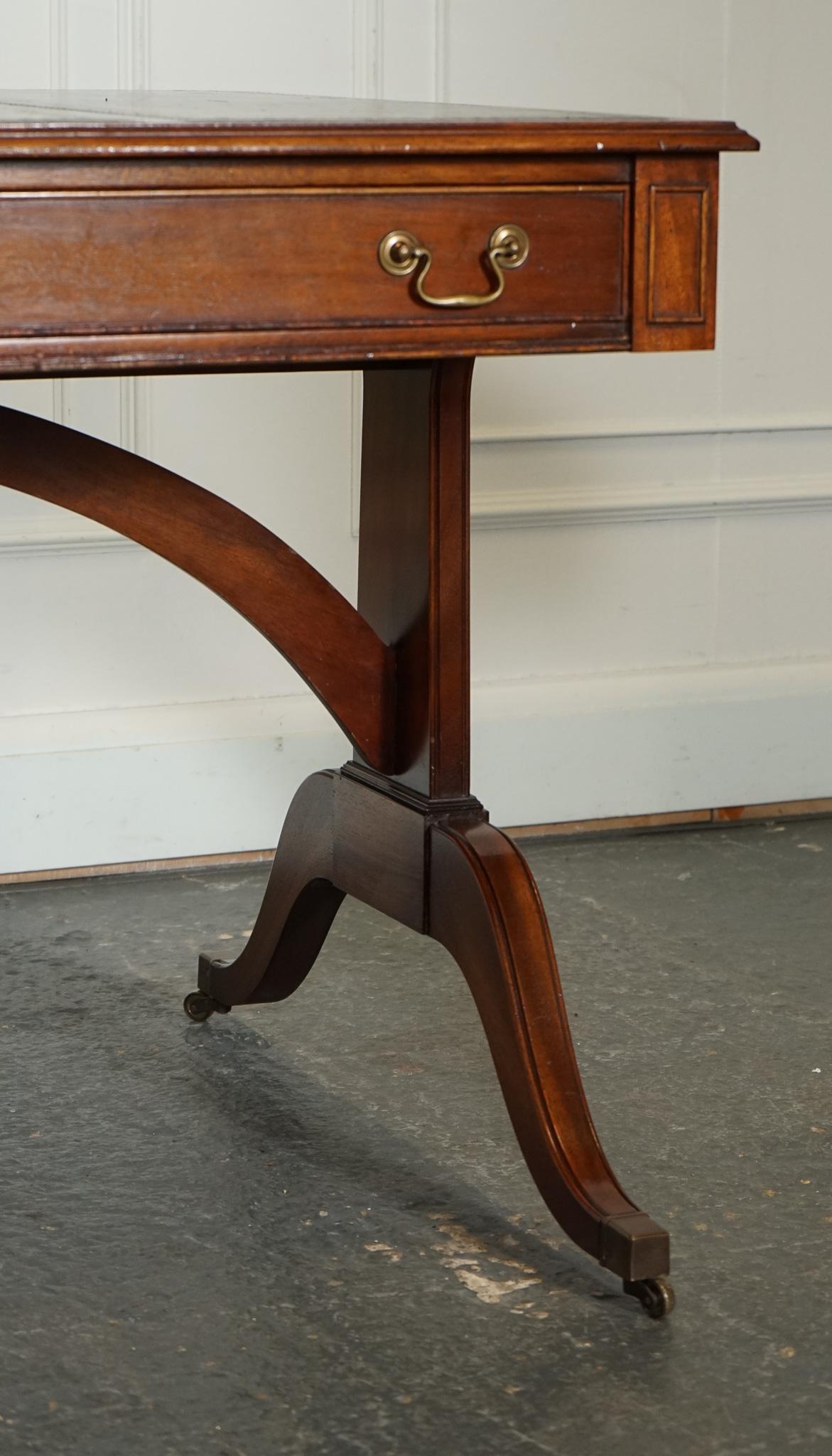 BEVAN FUNNEL REGENCY Style TWO DRAWERS WRITiNG OFFICE DESK TABLE GRÜNEES LEDER im Angebot 4