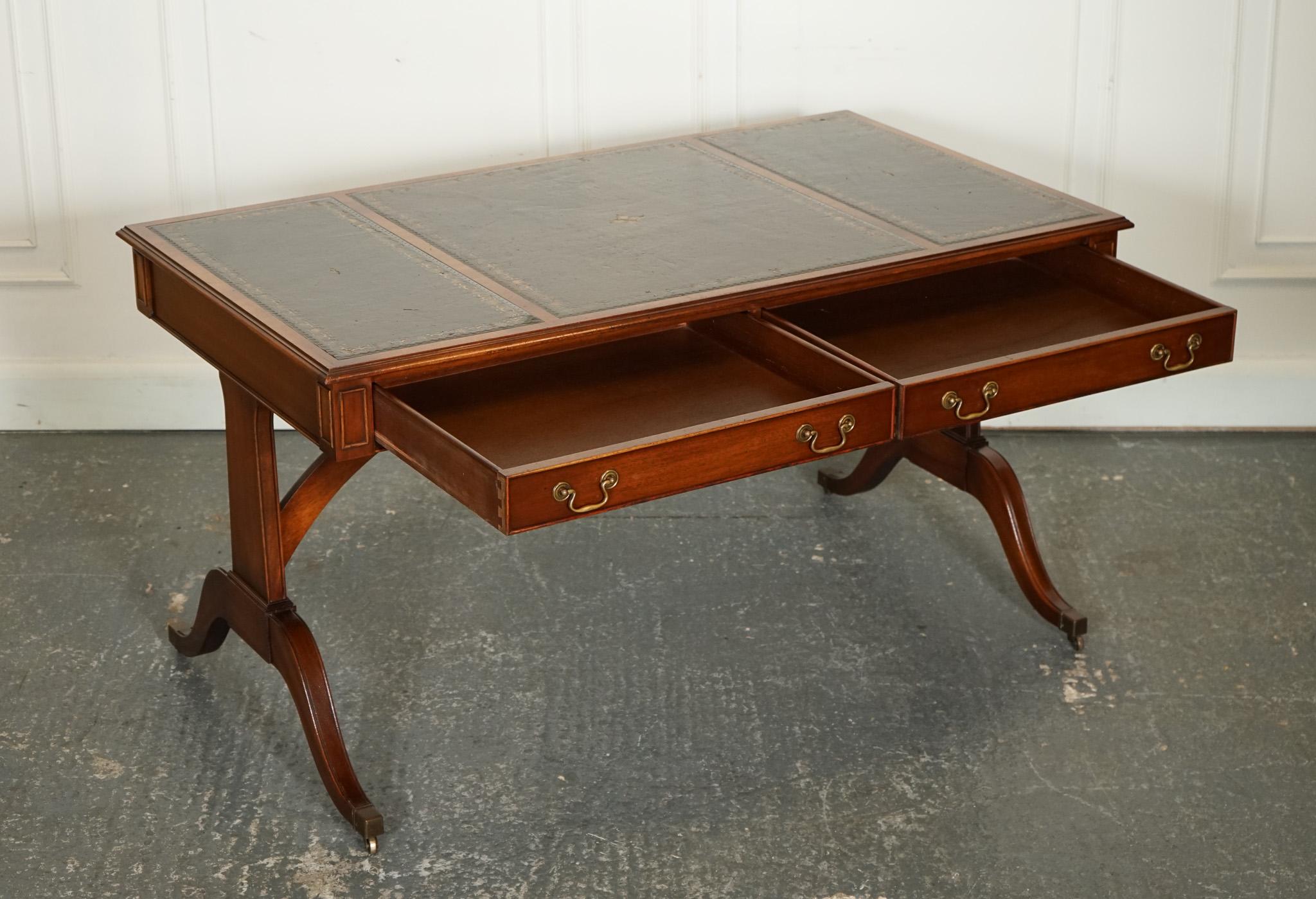 BEVAN FUNNEL REGENCY Style TWO DRAWERS WRITiNG OFFICE DESK TABLE GRÜNEES LEDER (Britisch) im Angebot