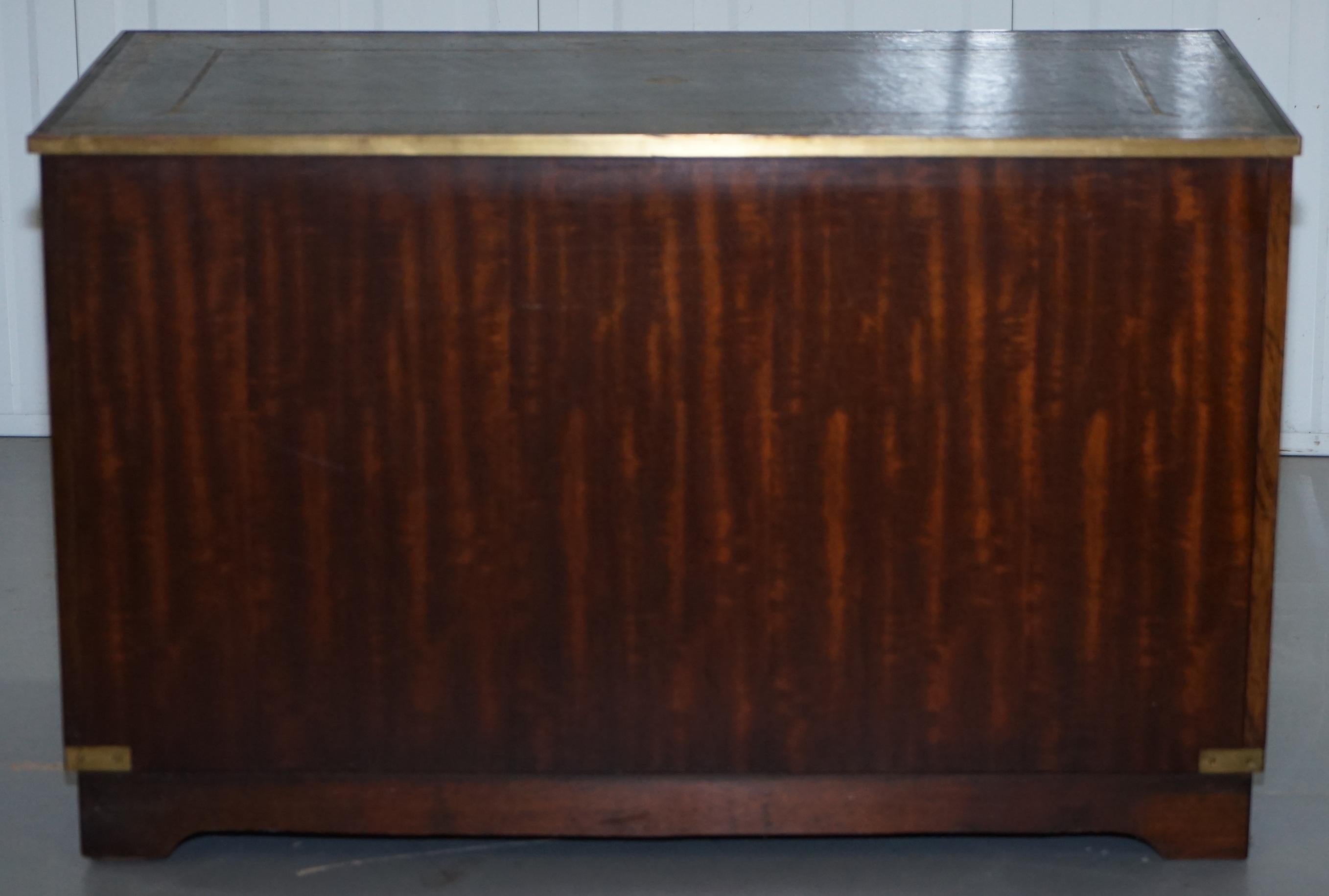 Fernsehtisch aus Leder mit Reprodux-Kampagne, Chest of Drawers, von Bevan Funnell im Angebot 6
