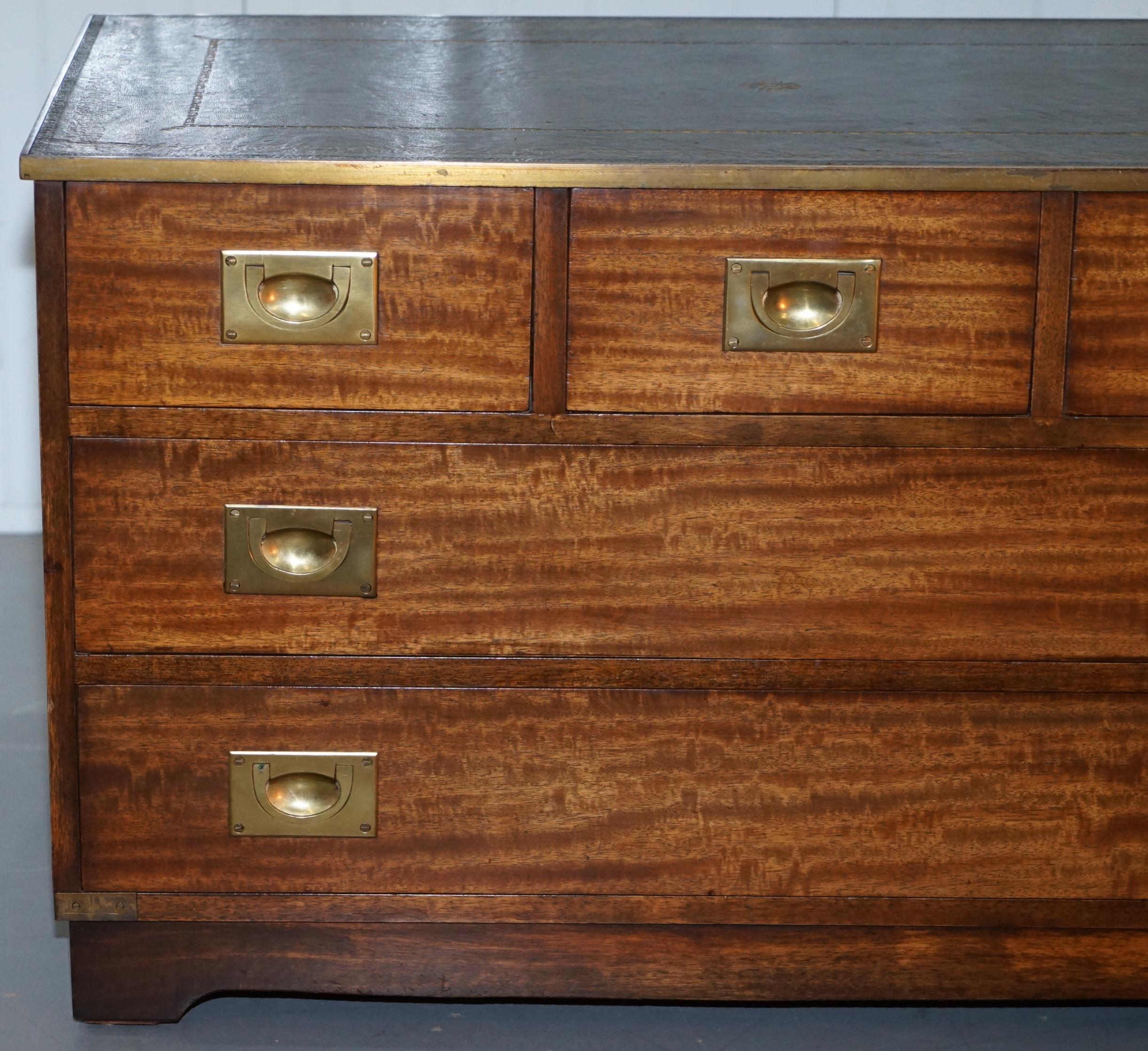 Fernsehtisch aus Leder mit Reprodux-Kampagne, Chest of Drawers, von Bevan Funnell im Angebot 2