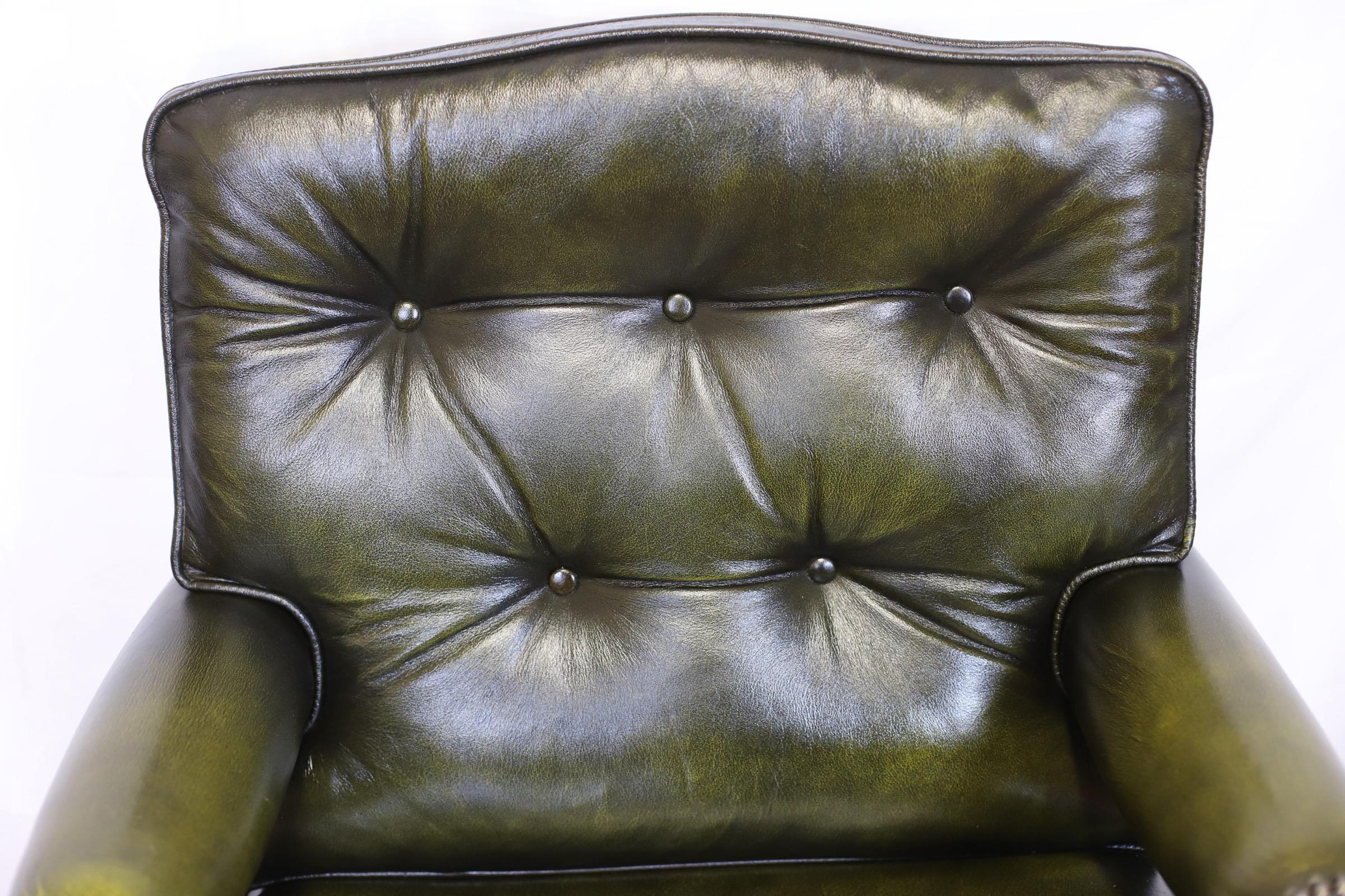 Bevan Funnel Reprodux , Stunning Walnut And Leather Swivel Chair For Sale 5