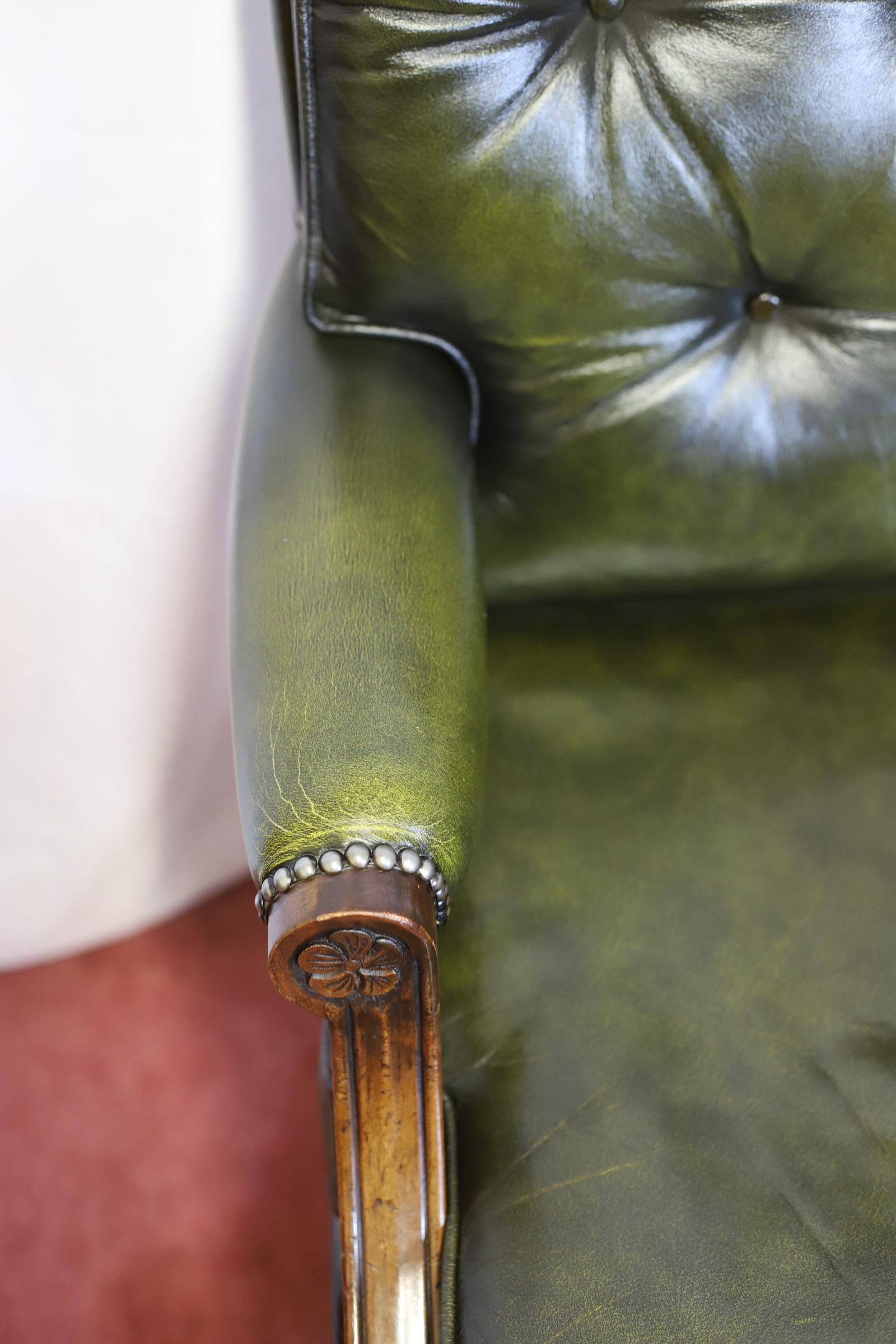 Bevan Funnel Reprodux , Stunning Walnut And Leather Swivel Chair For Sale 7