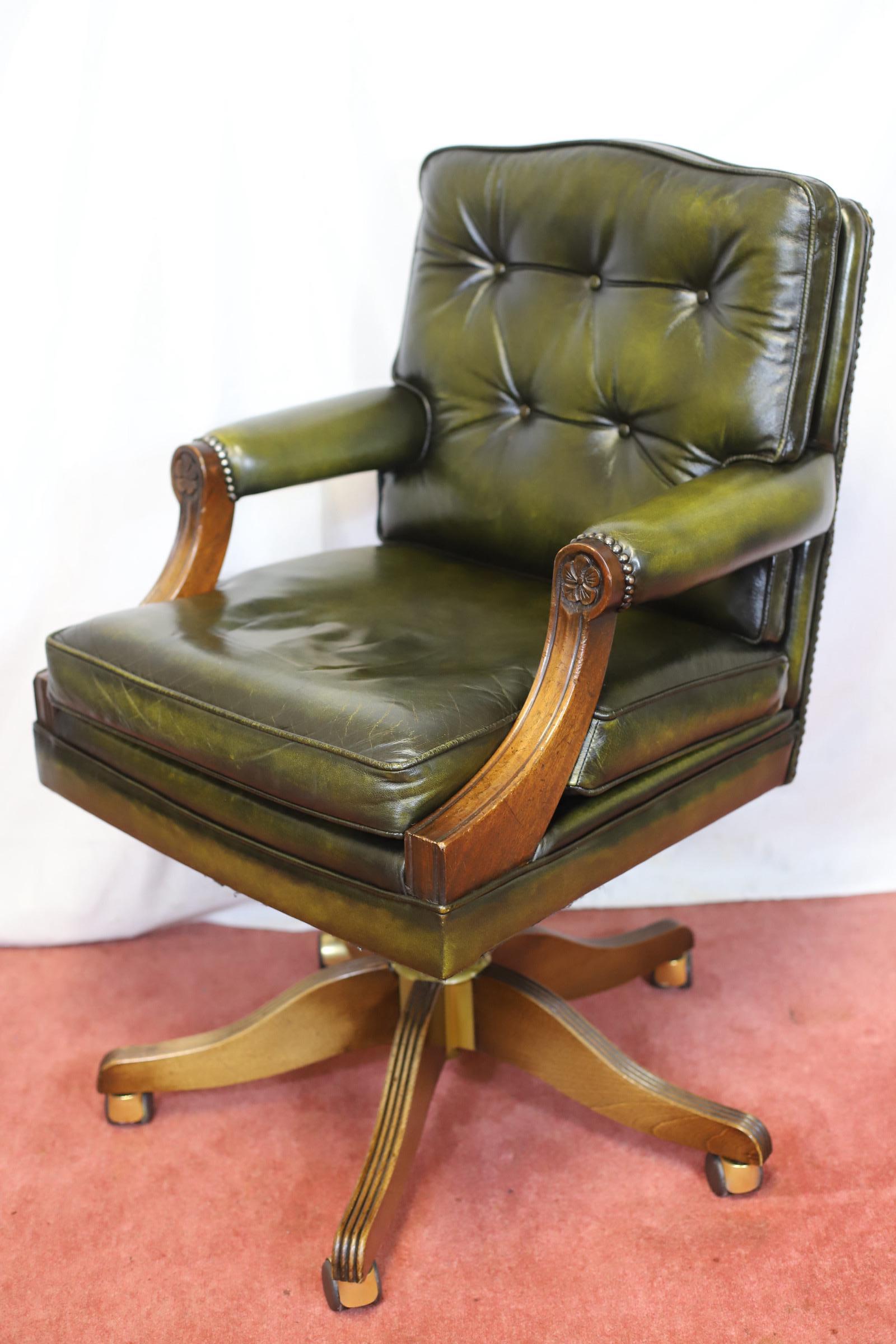 Bevan Funnel Reprodux , Stunning Walnut And Leather Swivel Chair For Sale 2