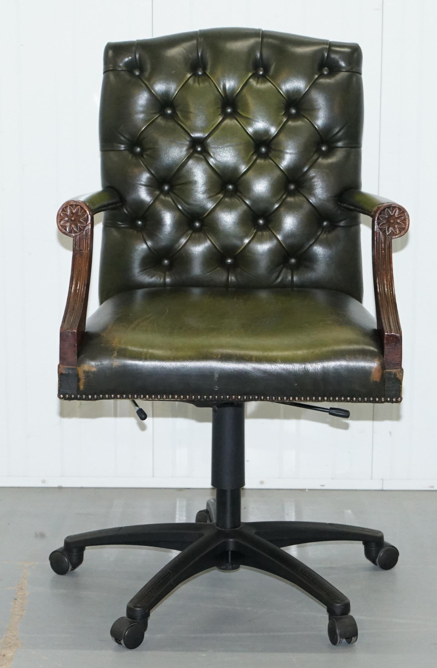 We are delighted to offer for sale this lovely vintage Bevan Funnel directors green leather captains office chair with new gas lift base

This is a very rare chair from their early collection, they still make the same model today, the modern