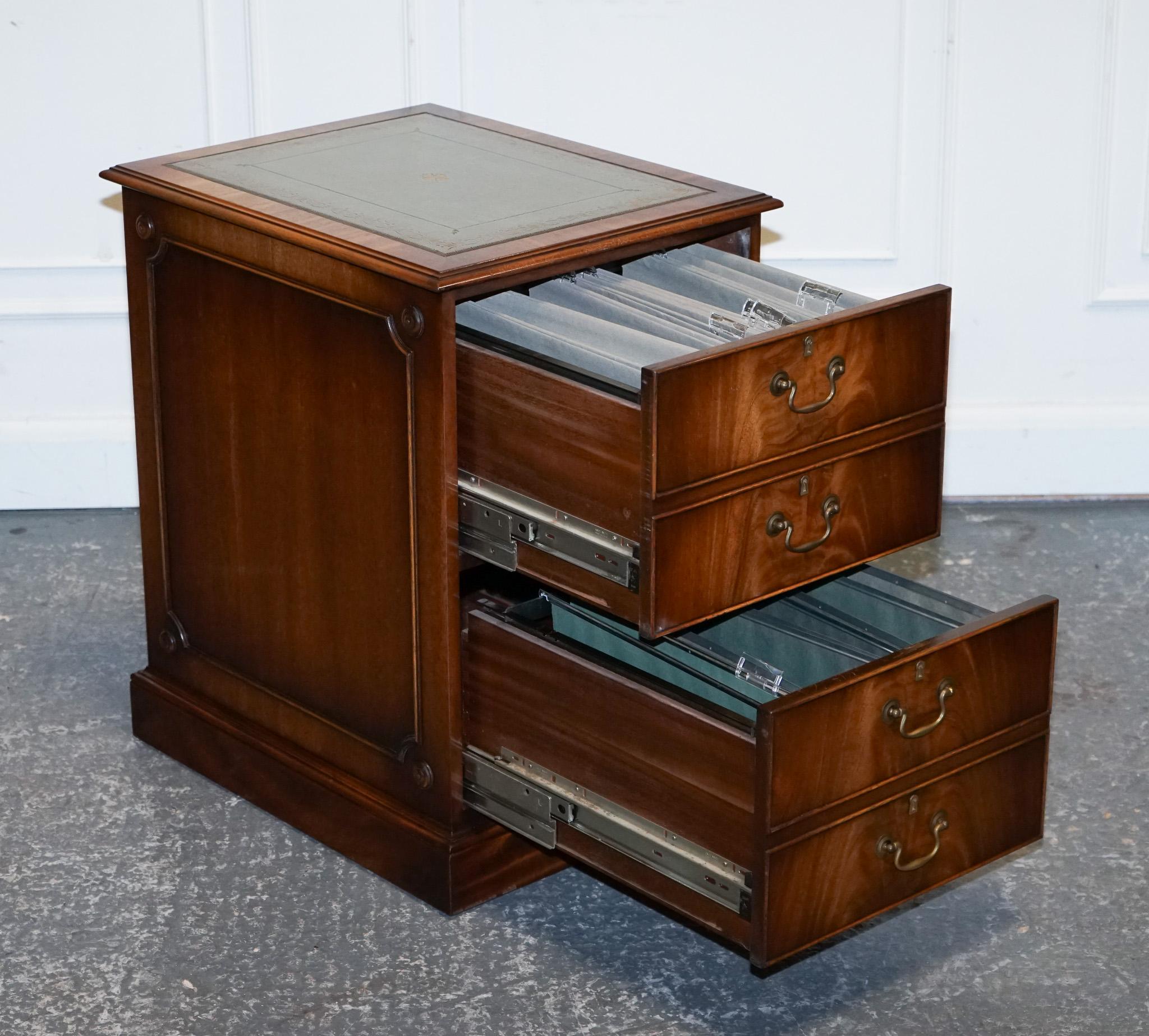 Britannico CABINET BEVAN FUNNELL RARE SAGE BLUE LEATHER VARIZE FOLDERS in vendita