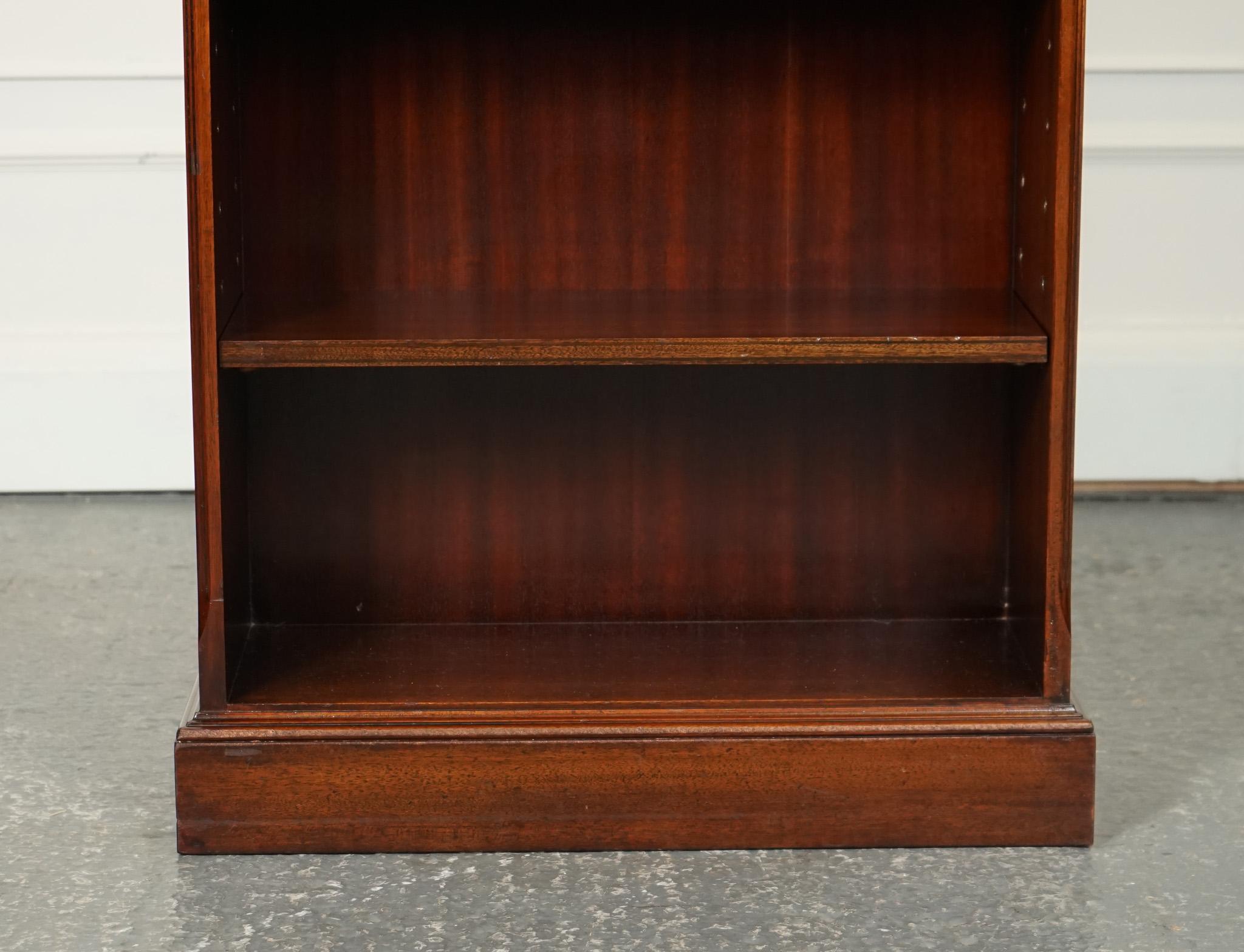 Hand-Crafted BEVAN FUNNELL GEORGiAN STYLE OPEN DWARF OPEN BOOKCASE J1 For Sale