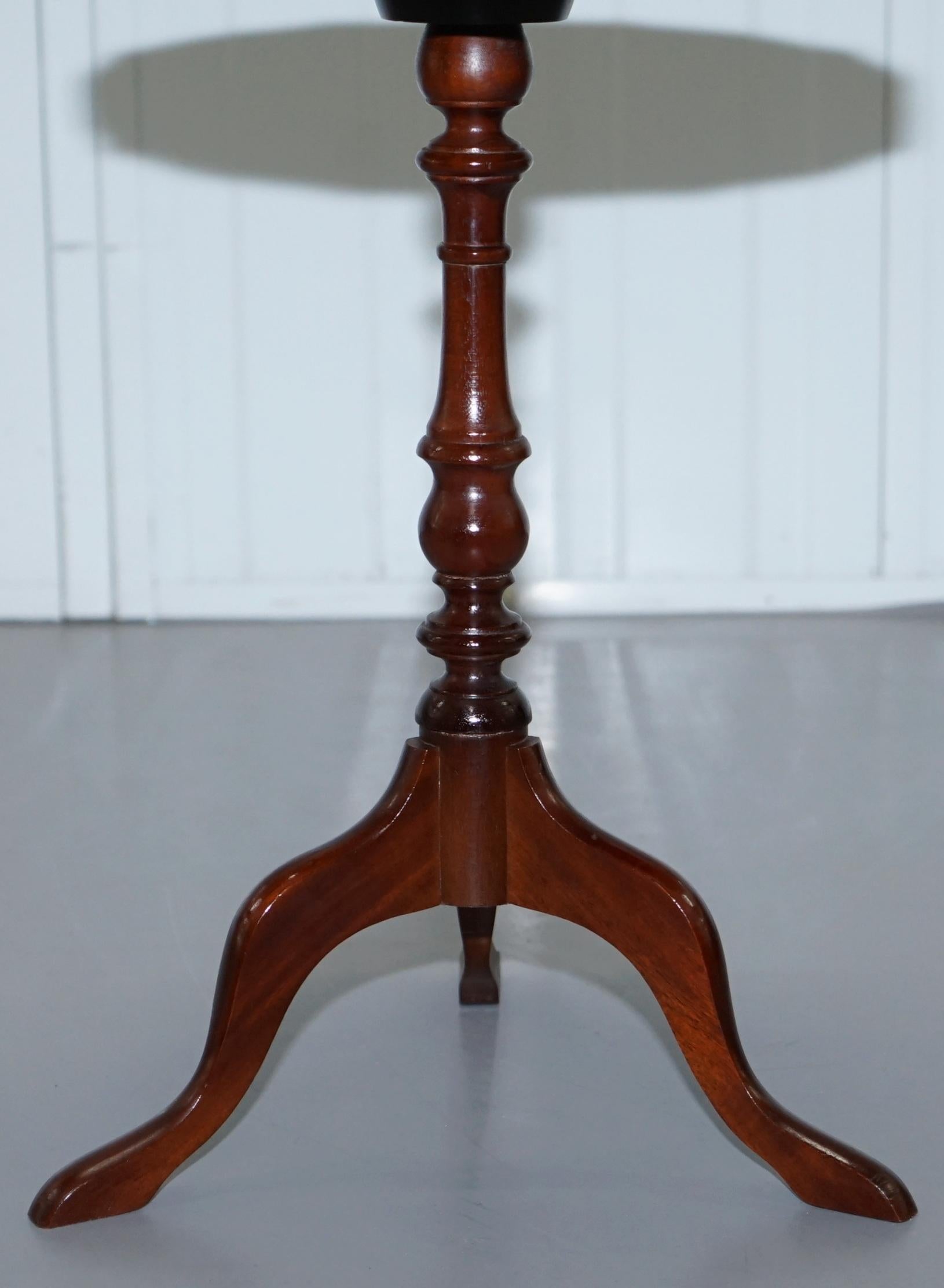 Hand-Crafted Bevan Funnell Mahogany Oxblood Pie Crest Edge Tripod Lamp Side End Wine Table