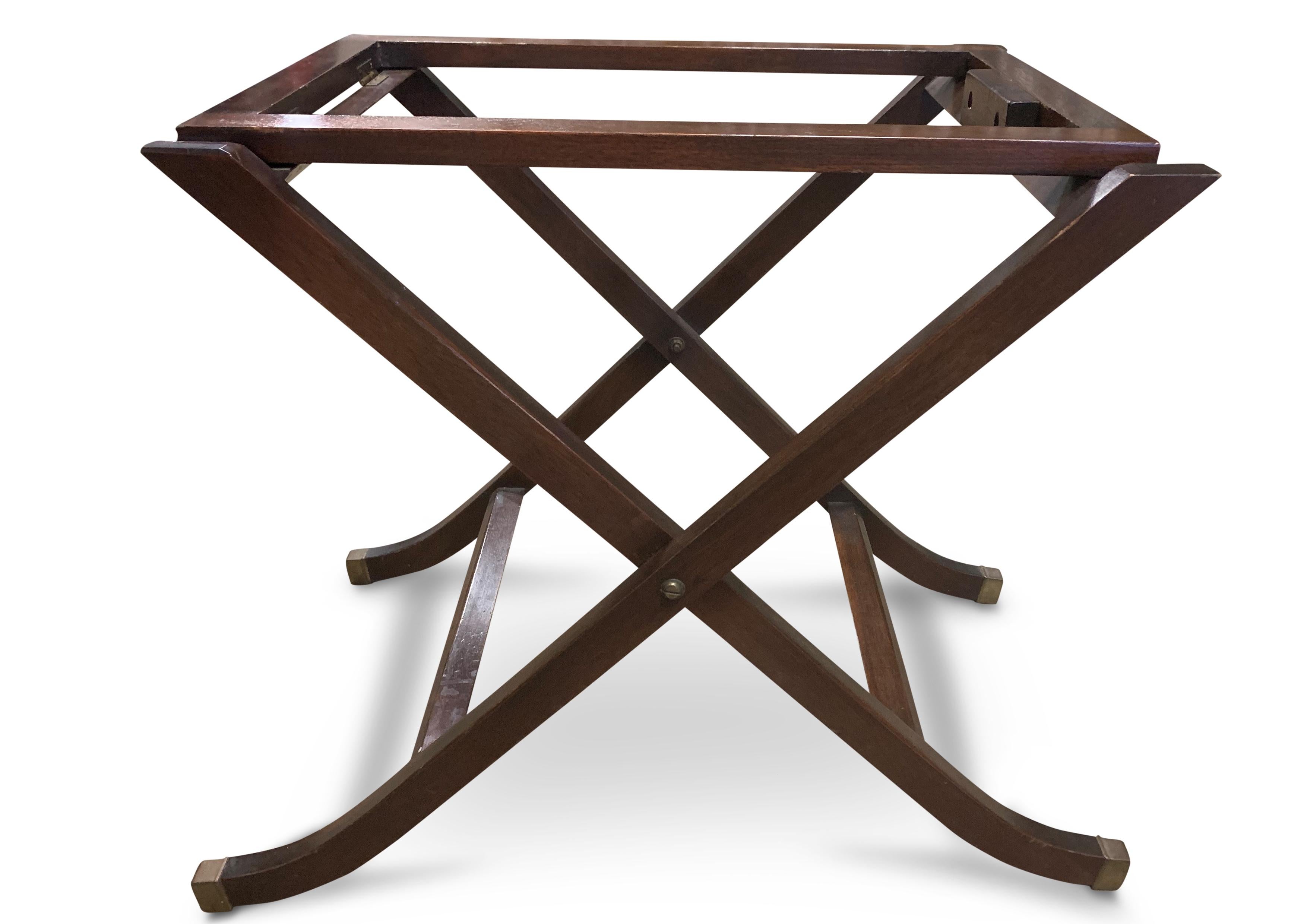 Bevan Funnell Military Campaigner Design George III Butlers Tray et Folding Stand Bon état - En vente à High Wycombe, GB