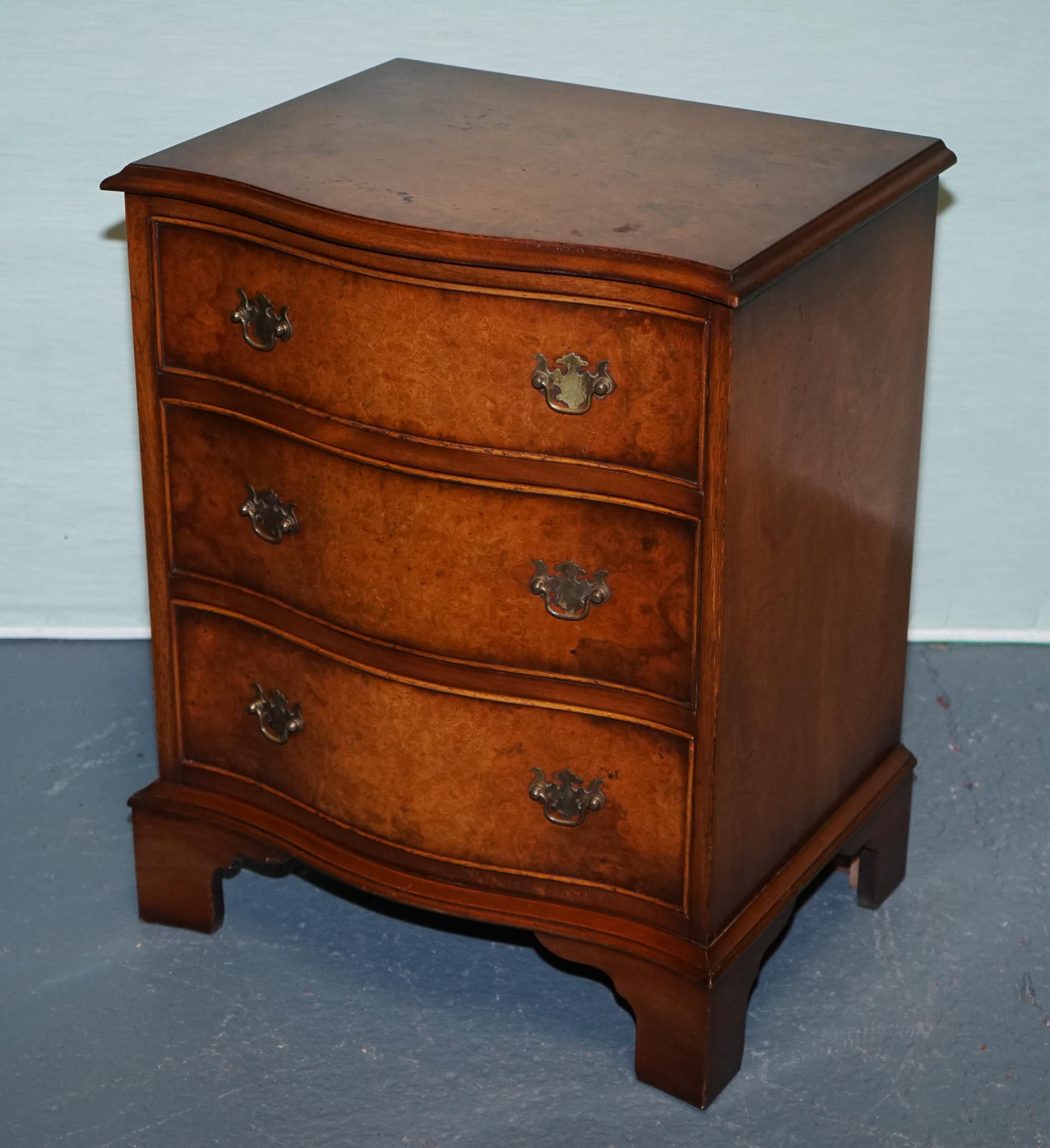 
Antiques of London



Add timeless elegance to your interior with this beautifully crafted Bevan Funnell 
