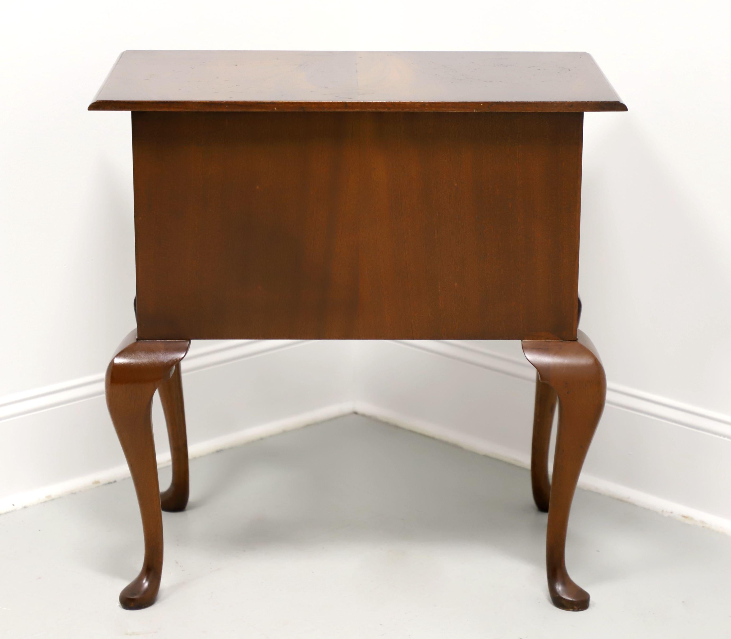 BEVAN FUNNELL Reprodux Flame Mahogany Queen Anne Entry Console Table In Good Condition For Sale In Charlotte, NC