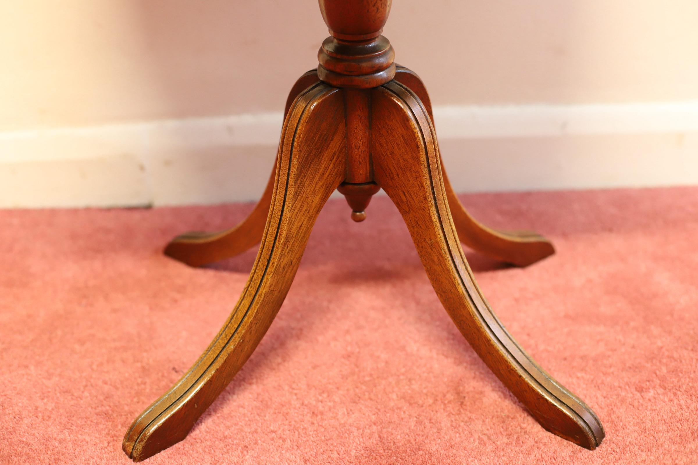 Hand-Crafted Bevan Funnell Reprodux Lovely Tilt Top Occasional  Table For Sale