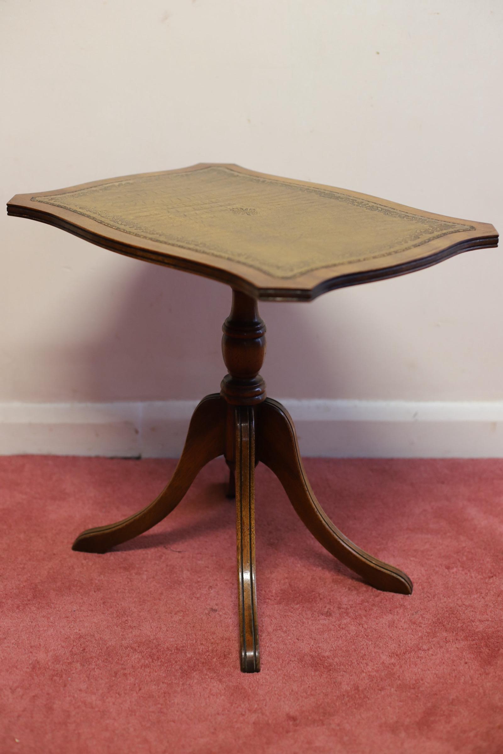 20th Century Bevan Funnell Reprodux Lovely Tilt Top Occasional  Table For Sale